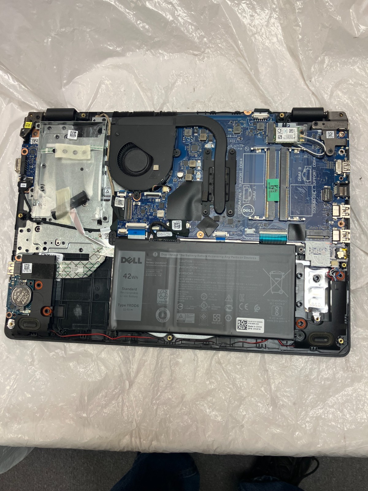 DELL VOSTRO 3490 INTEL CORE I5-10210U NO RAM NO HD screen broken For Parts