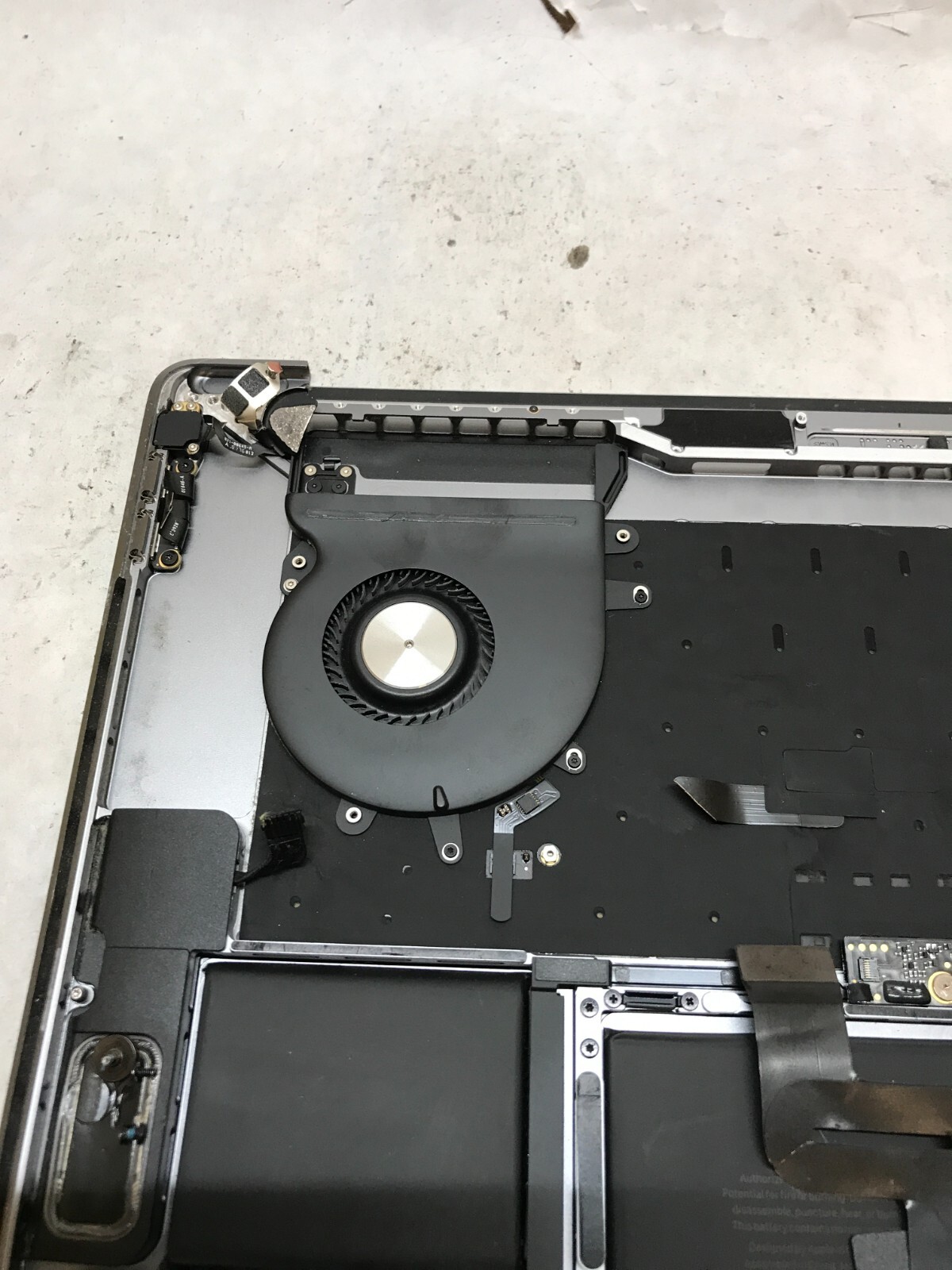 Apple MacBook Pro Touch/2018 A1990 Palmrest NO MOTHERBOARD For Parts/Repair- -DW