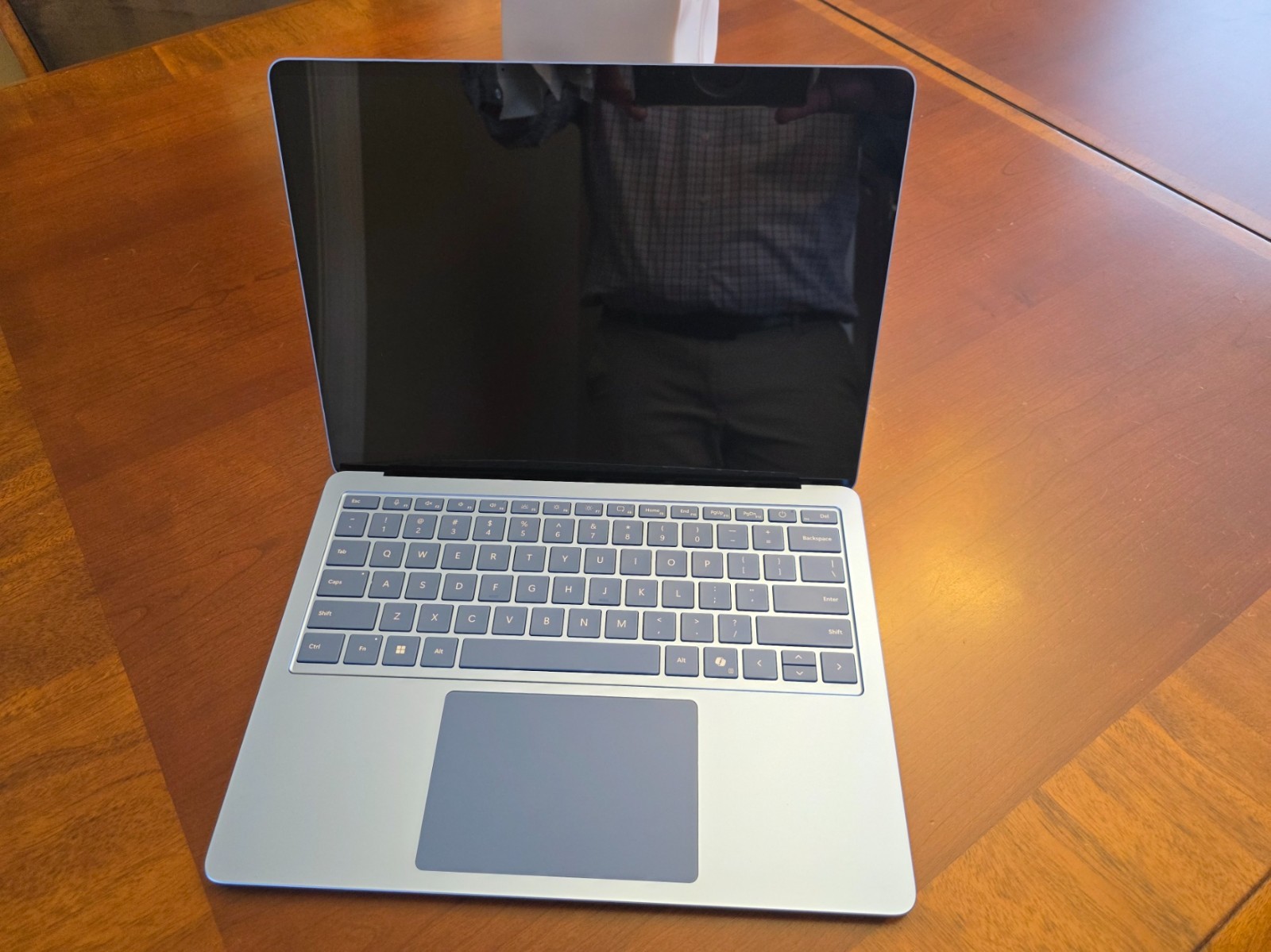 Microsoft Surface Laptop 7 Copilot+ PC 13.8″, Touchscreen 16GB, 1TB SSD Sapphire