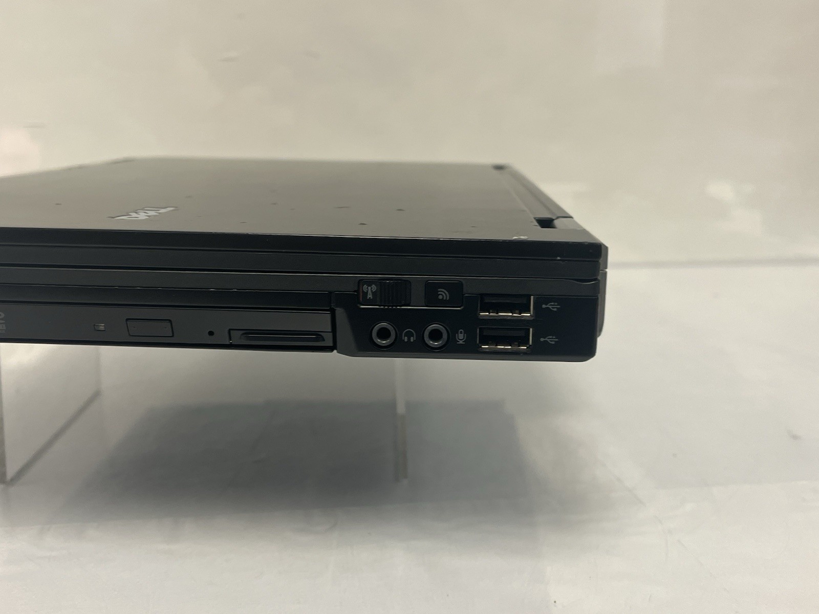 Dell Latitude E6400 14.1″ Intel C2D P8700 2.53GHz NO Ram NO HDD FOR PARTS