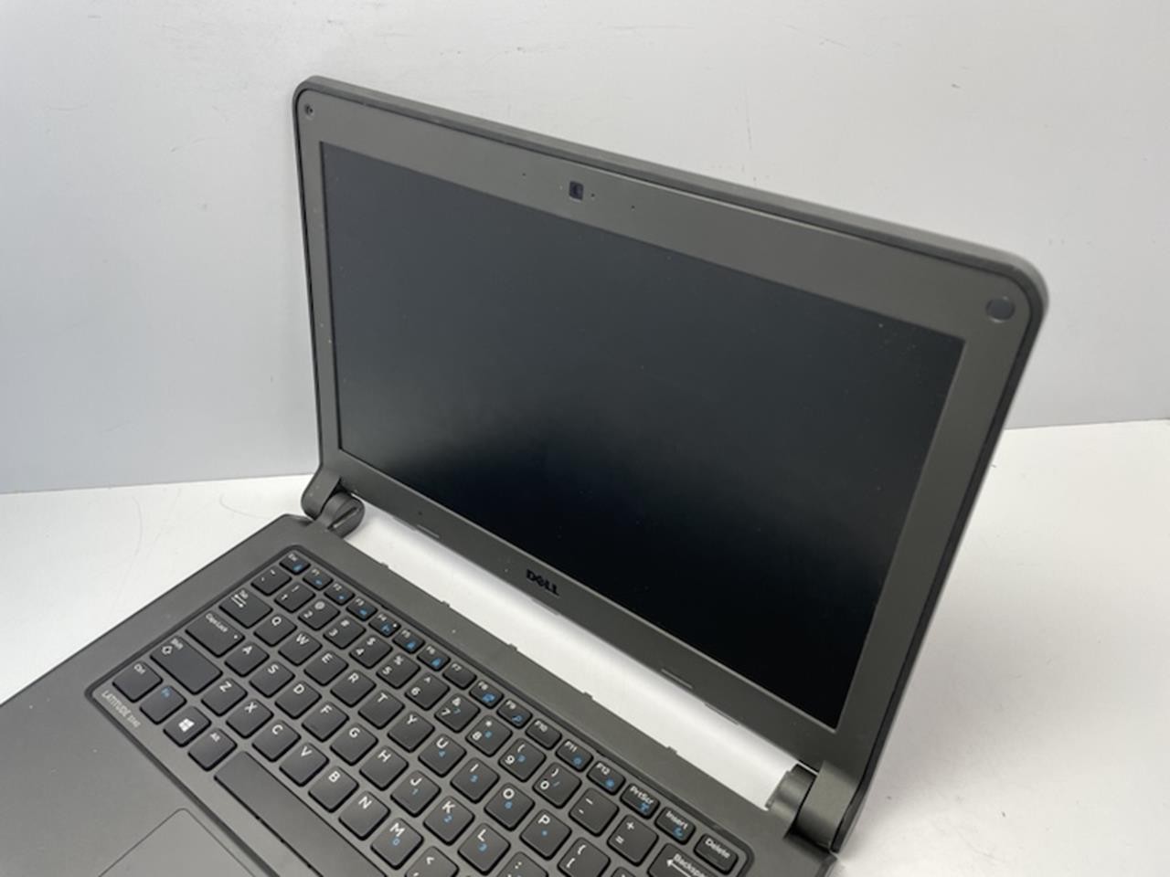 DELL LATITUDE 3340 Laptop w/ Celeron 2957U 1.40 GHZ + 4 GB | No HD / No Battery