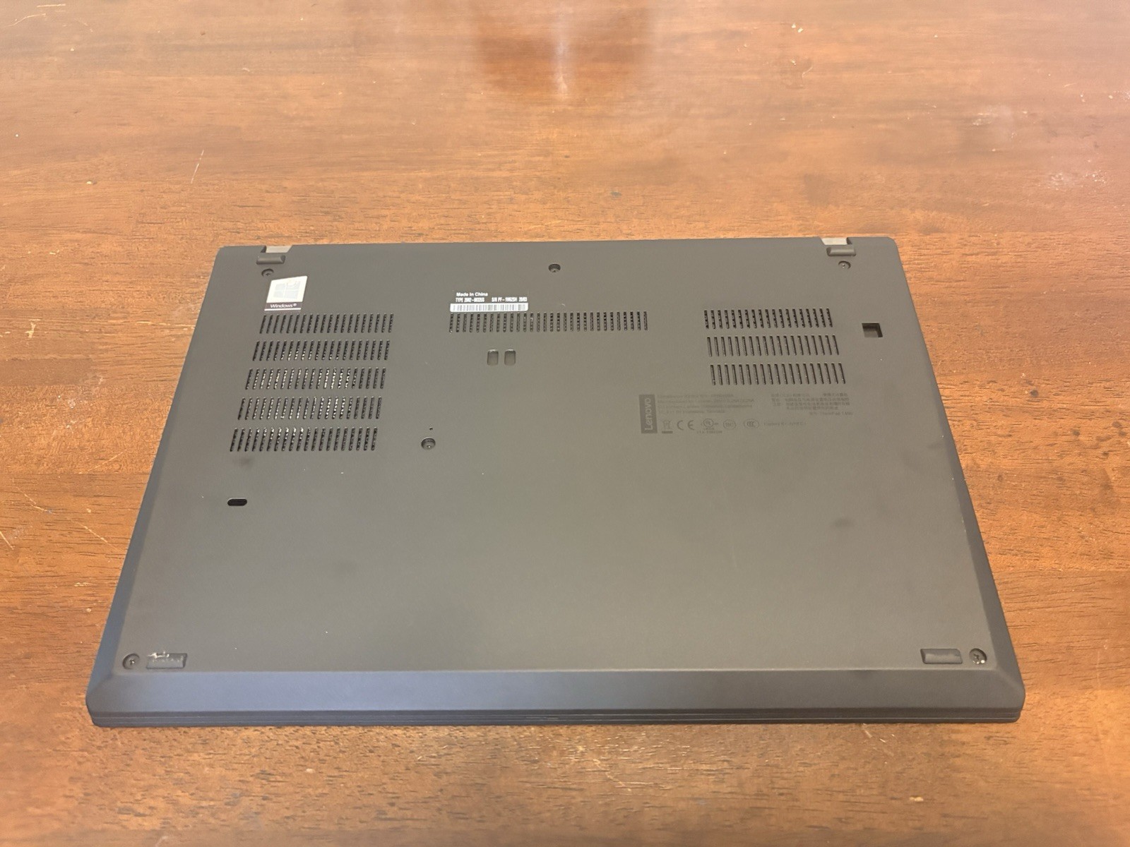 Lenovo ThinkPad T490 14.1″ i5-8265U 1.6Ghz 16GB Battery & Extras *NO SSD OR OS*