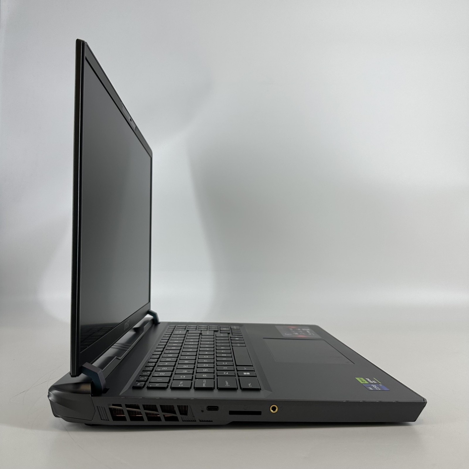 MSI Vector 17 HX 240Hz QHD+ 2.2 GHz i9-14900HX 32GB 1TB SSD RTX 4070 Excellent