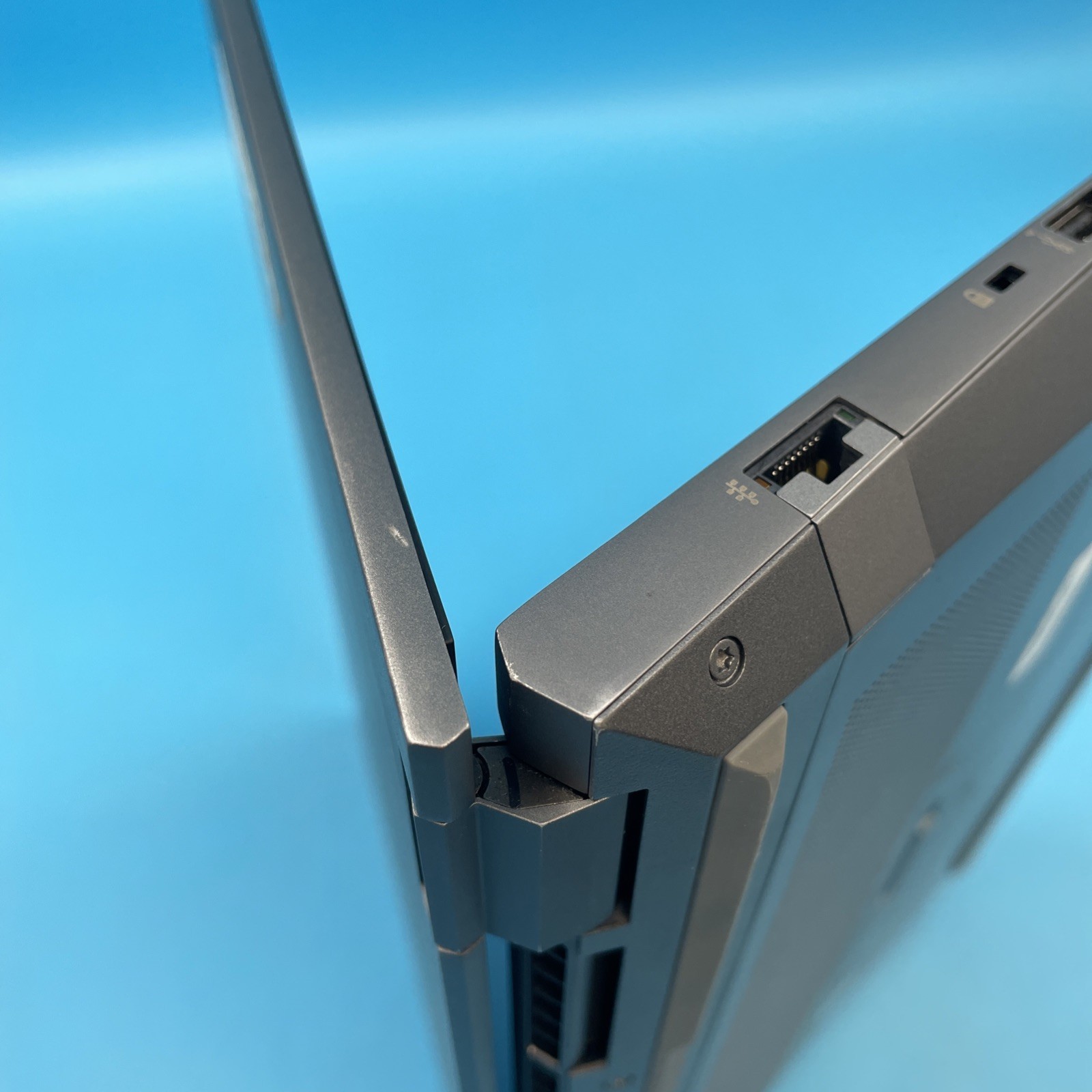 HP ZBook Fury G7 | i7-10850H | 32GB RAM | 256GB SSD | T2000 | W11 PRO | 72% BATT