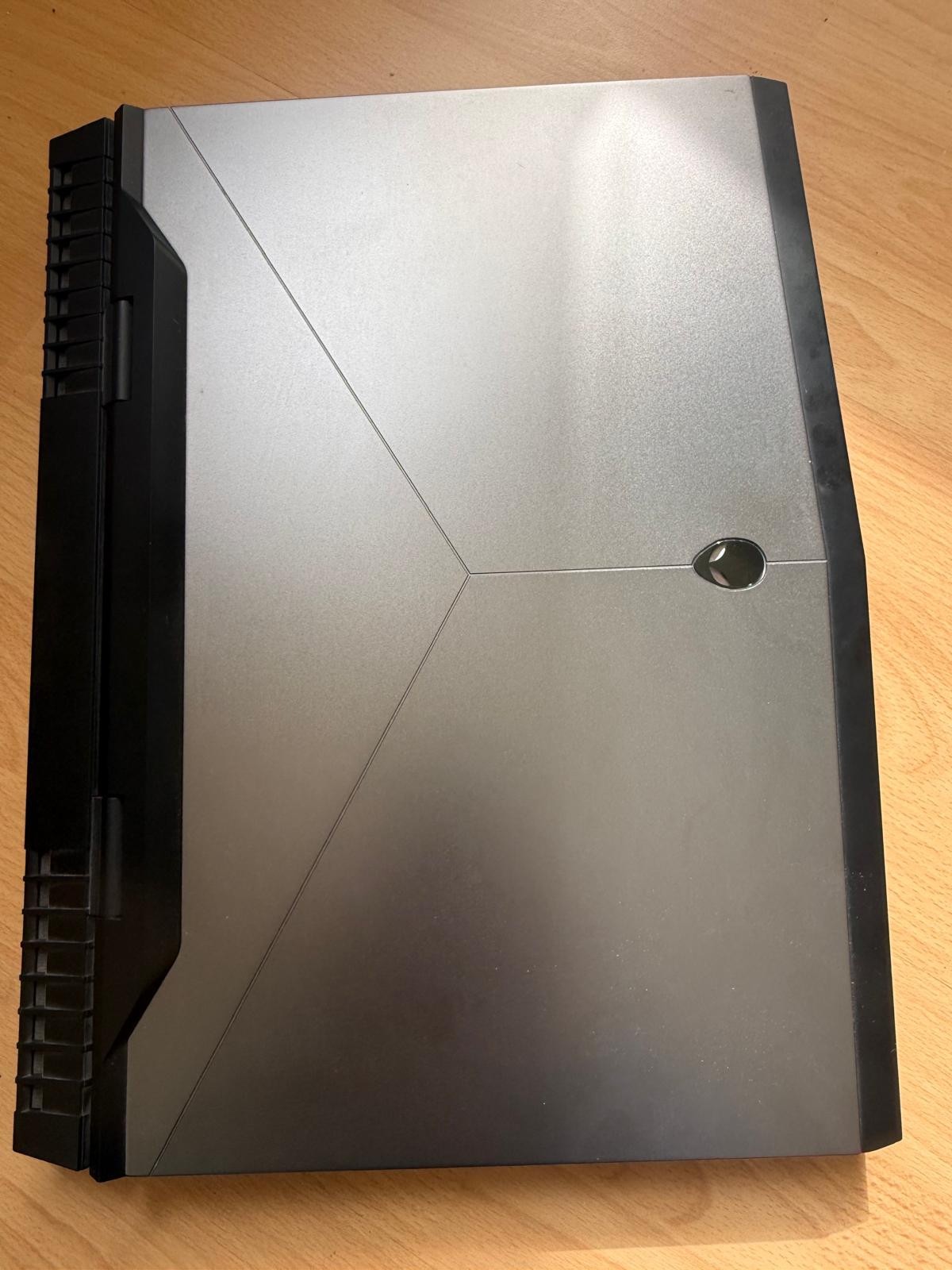 Dell Alienware Gaming R4;GTX 1070 17.3 inch” i7-6820HK,16GB,512GB SSD,1TB HDD,