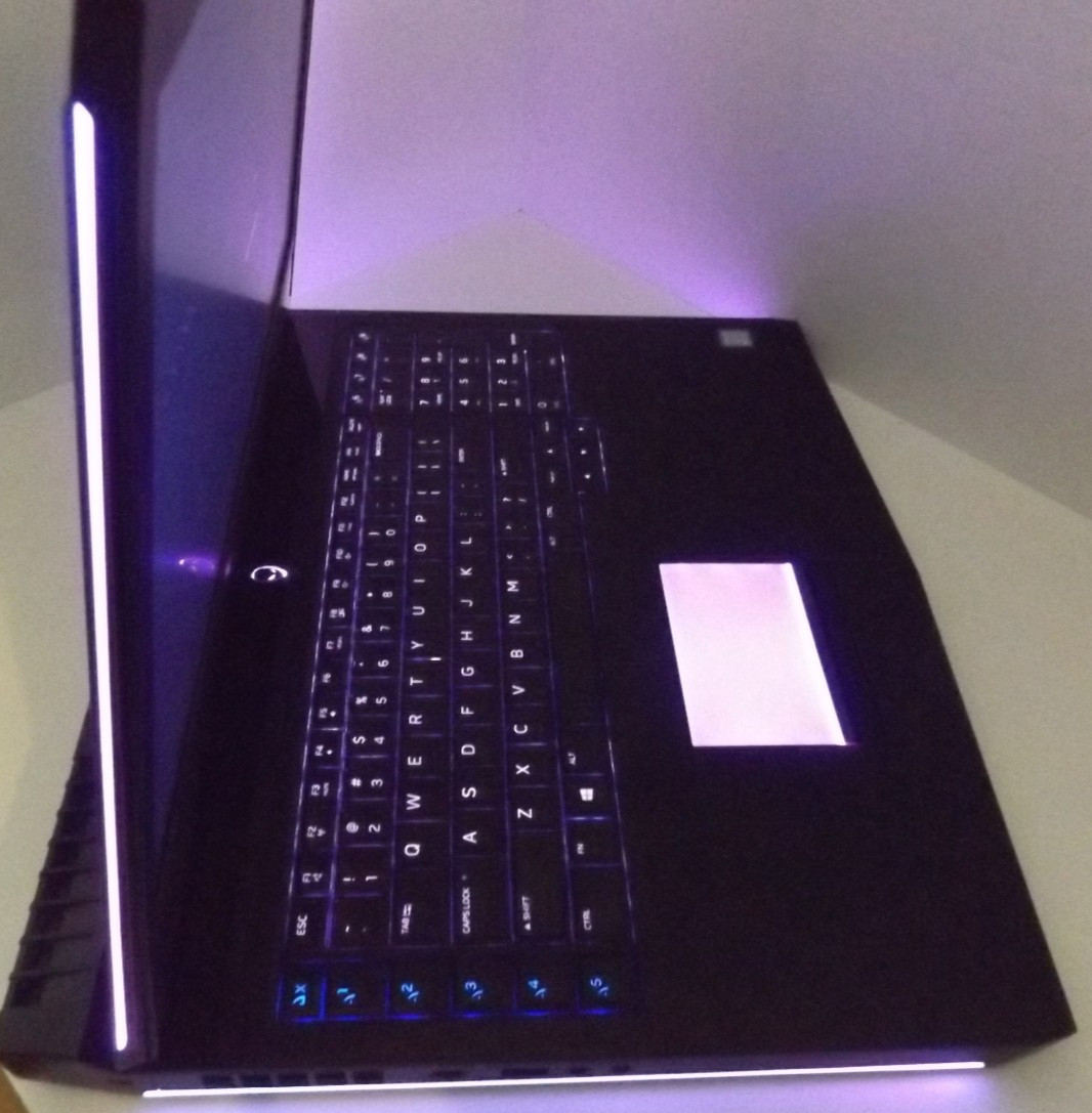 Dell Alienware 17 R4 i7-7700HQ GTX 1070 8GB Vram 16GB RAM 1.25TB SSD Grade A
