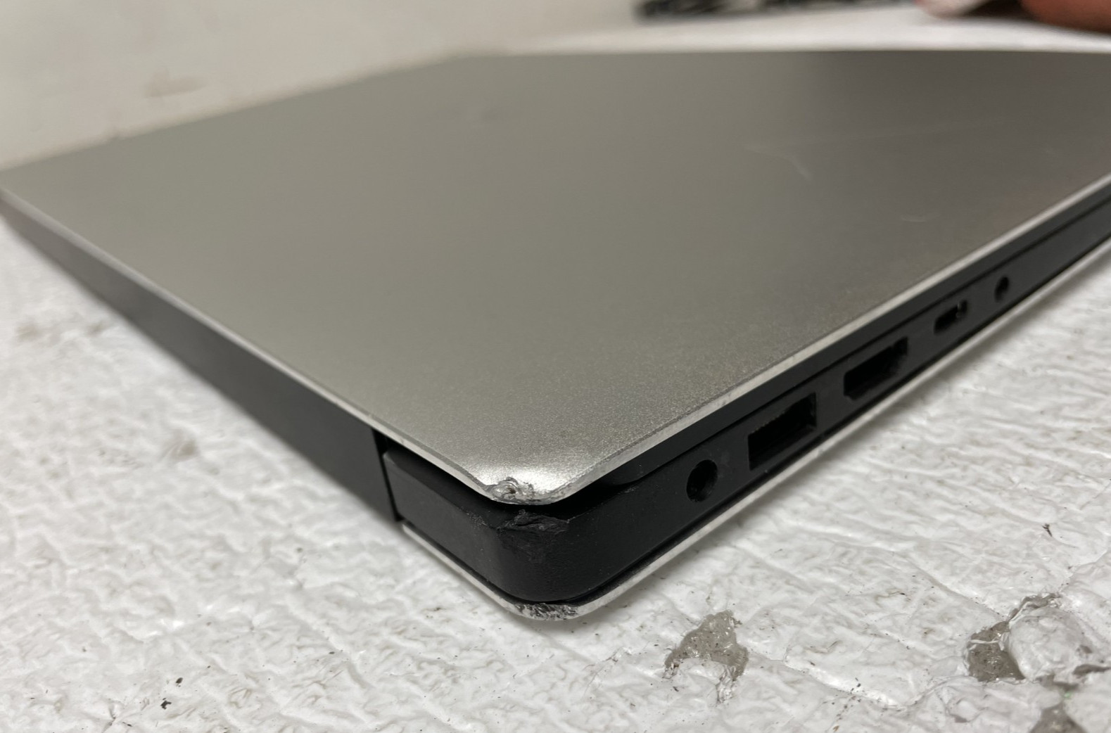 Dell Precision 5540 15.6″ Intel Core i7-9850H @2.60GHz 16GB RAM NO SSD Part READ