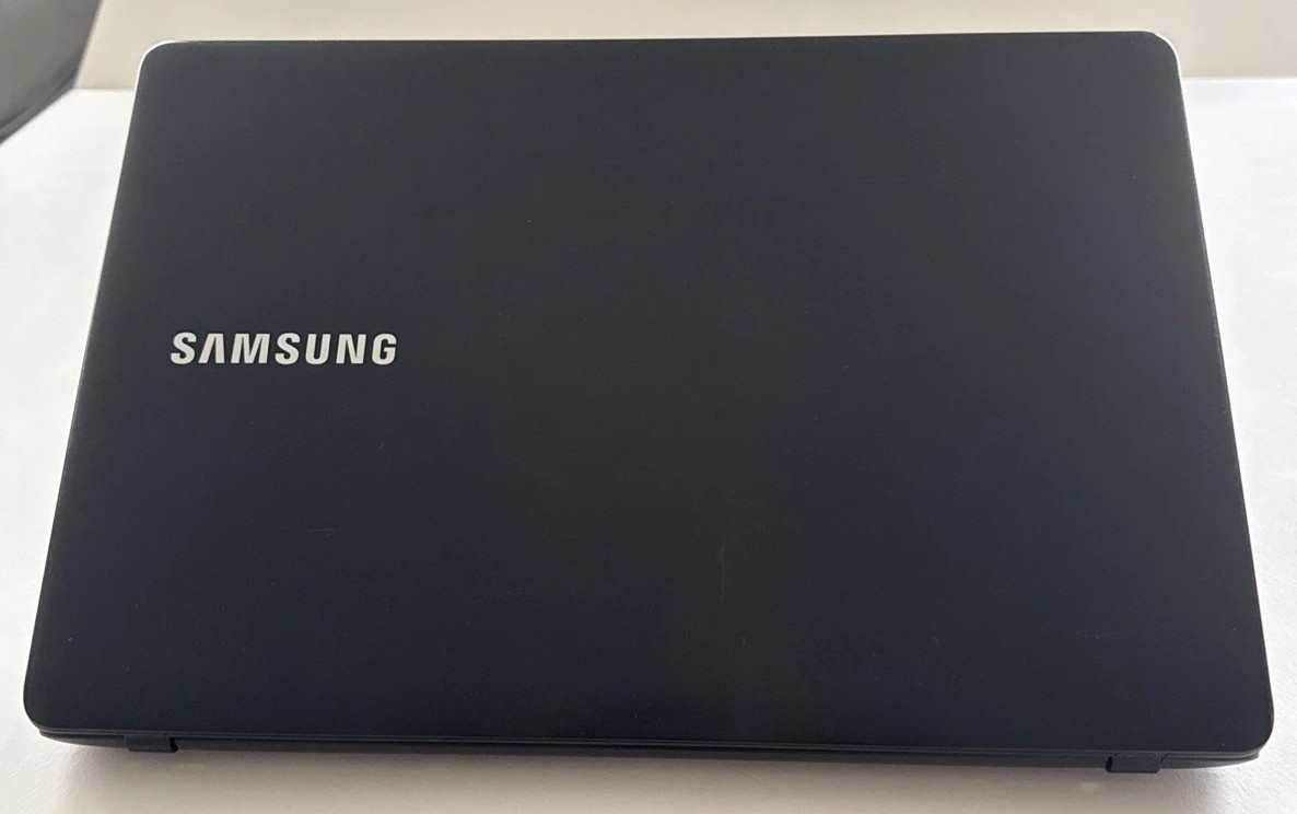 SAMSUNG NP530E5M X01US | INTEL CORE I5-7200U 2.50GHZ No Ram No HDD No Adapter