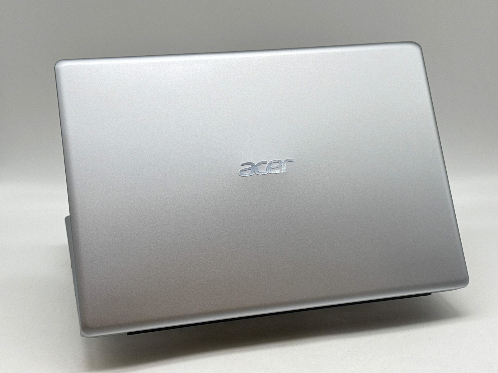 Acer Swift 1 SF113-31 13.3″ Intel Pentium N4200 4GB 64GB eMMC Used