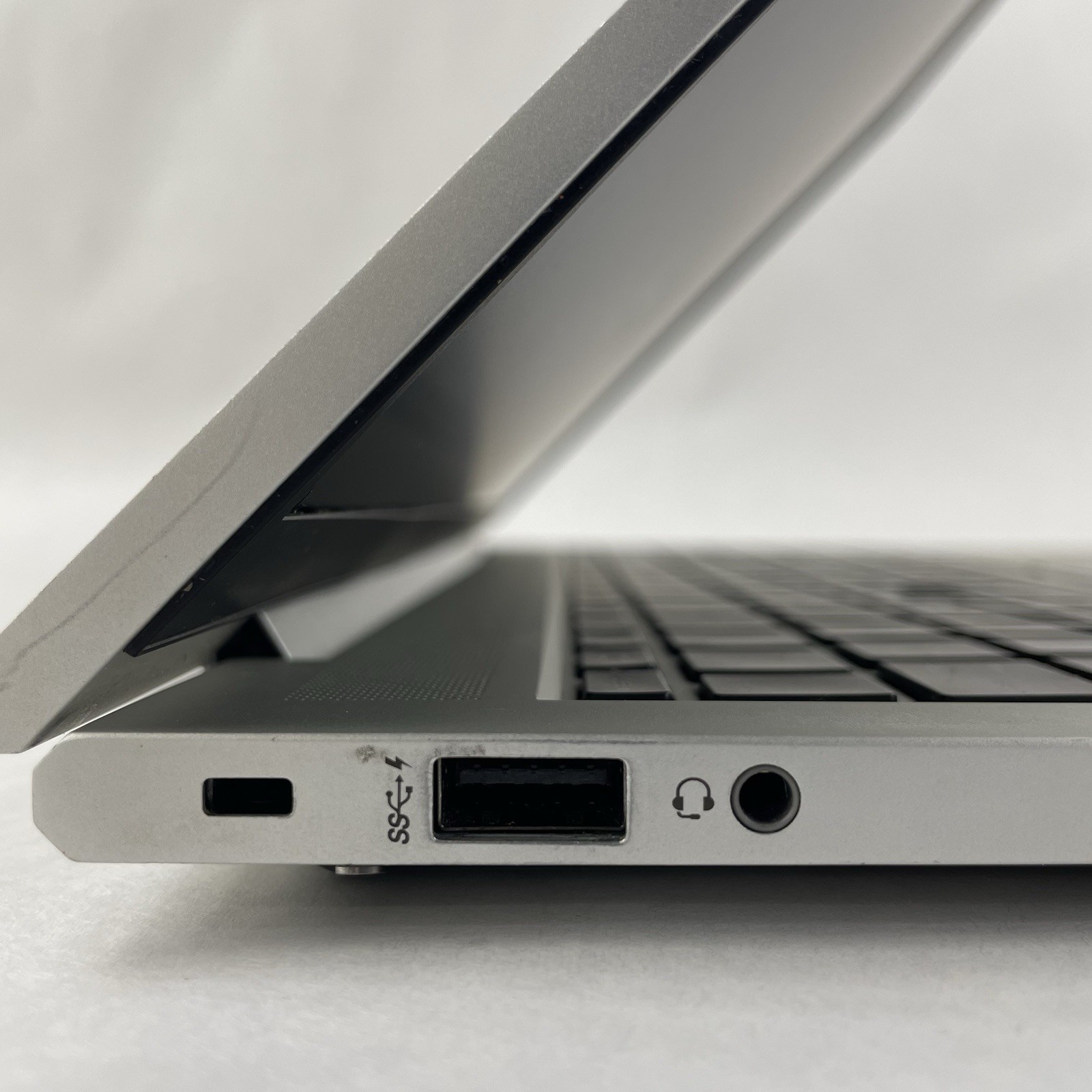 HP EliteBook 850 G7 15.6″ i5-10310U 1.70 GHz 8 GB RAM No SSD/OS/AC – Bad Corner