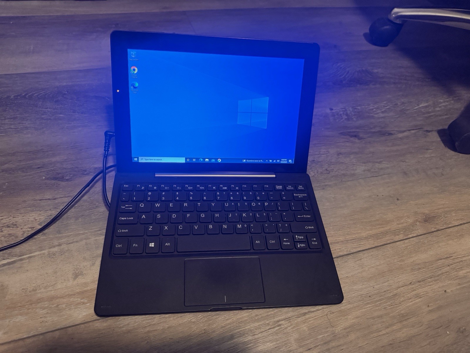 Super Sonic 10.1 in 2-in-1 Windows 10 Tablet 256GB SD INCLUDED (Used Condition)