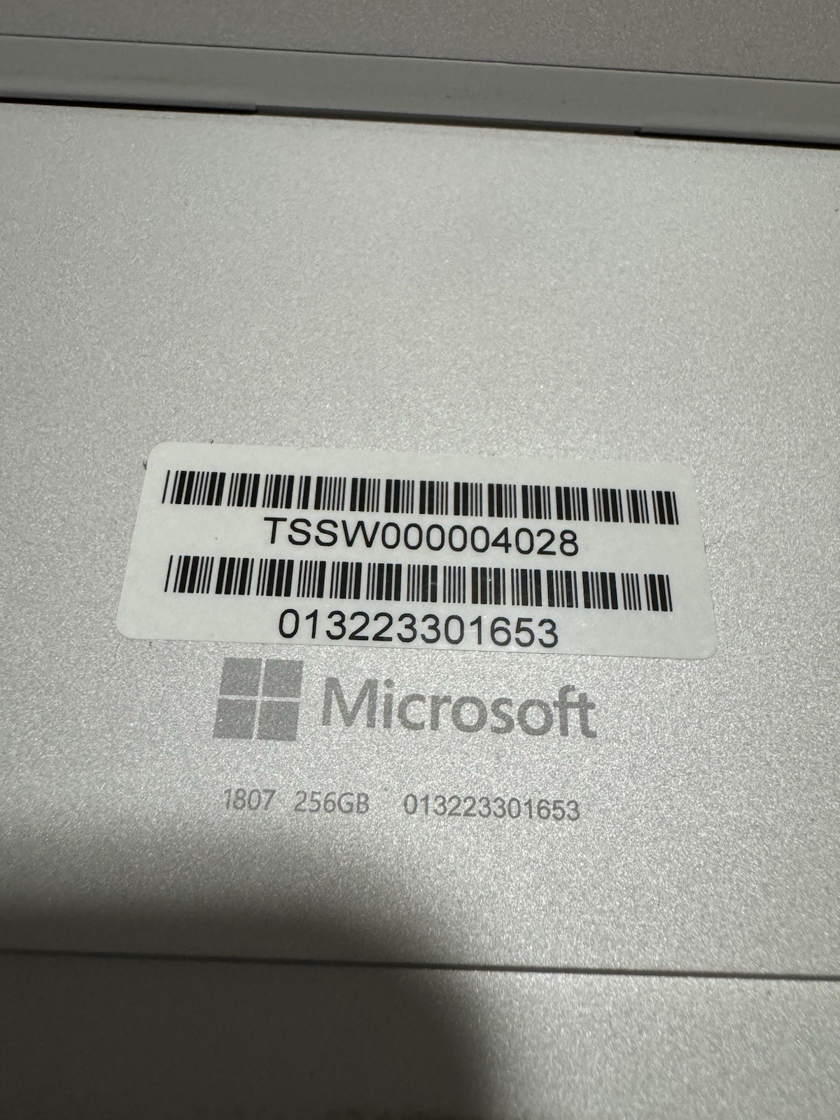 Microsoft Surface Pro 5th Gen 1807 12.3″ Tablet 256GB Wi-Fi + LTE *Read*