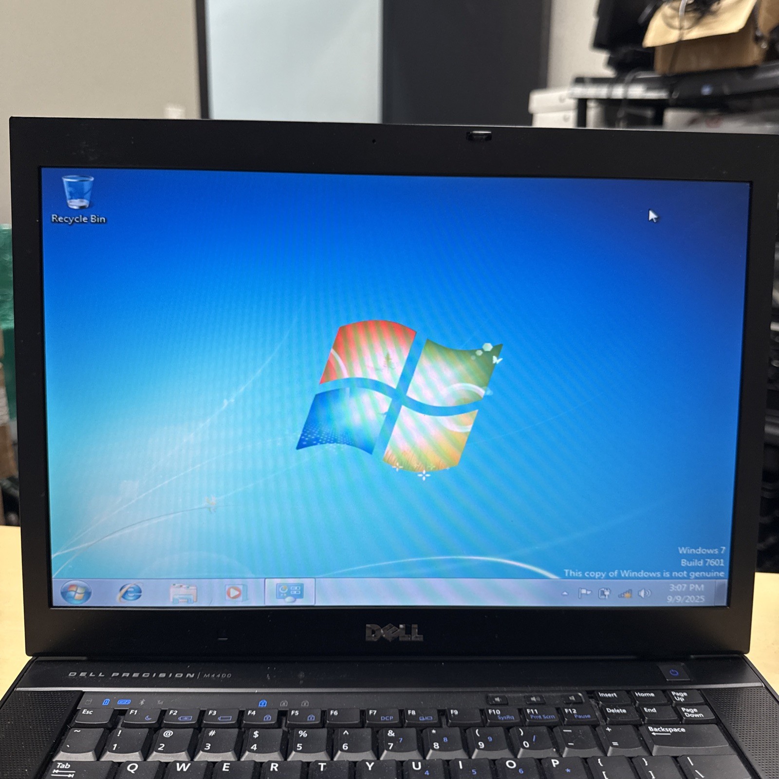 *READ Dell Precision M4400 Core 2 T9400 4GB DDR2 FX 770M