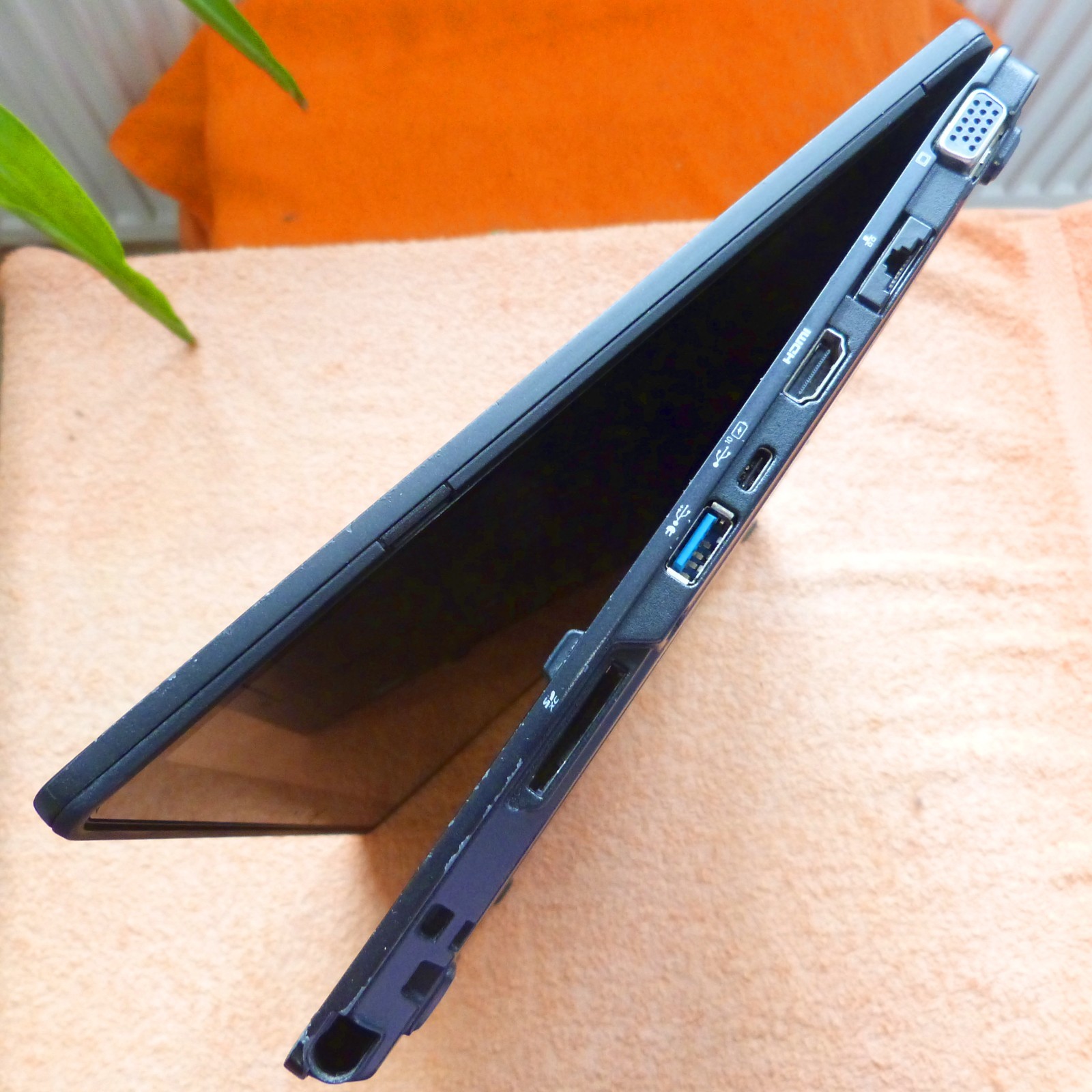 Fujitsu T939 Convertible 360 SWIVEL Tablet 13″ TOUCH Windows 11 SSD 8GEN i5