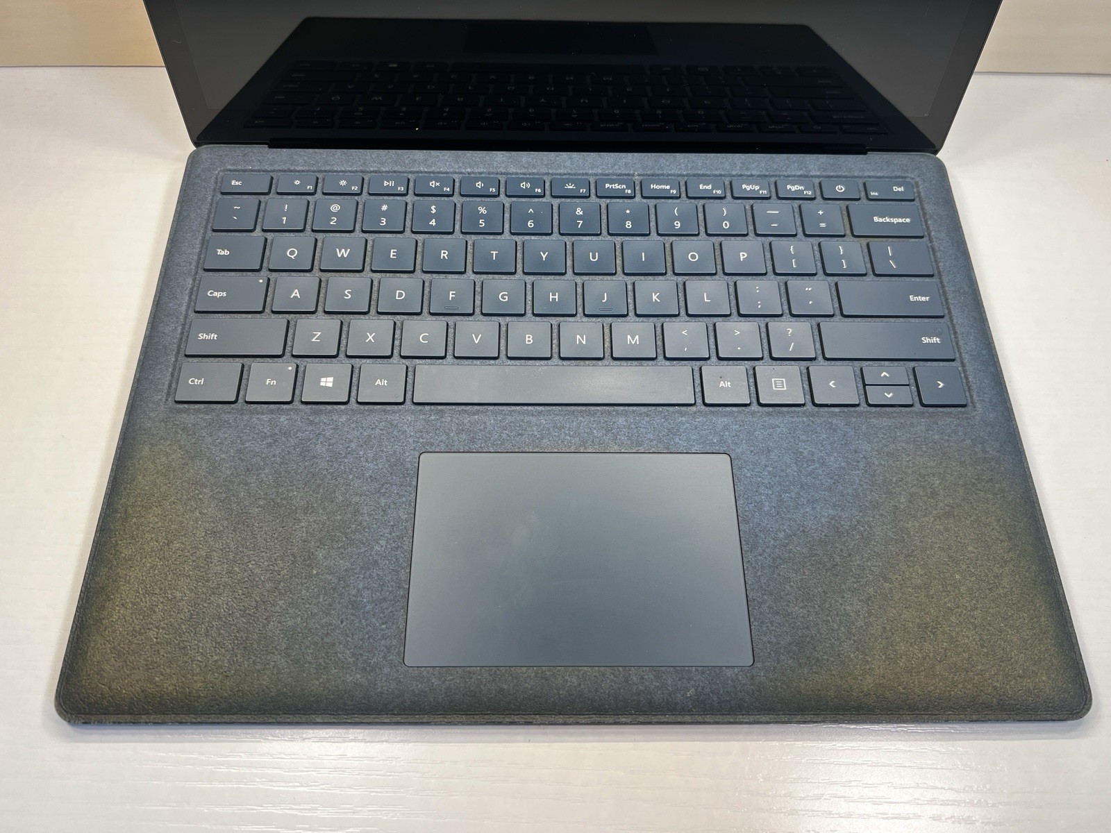 Microsoft Surface laptop 2 13.5″ (256GB, Intel Core i5 8th Gen. 1.60 GHz, 8 GB)