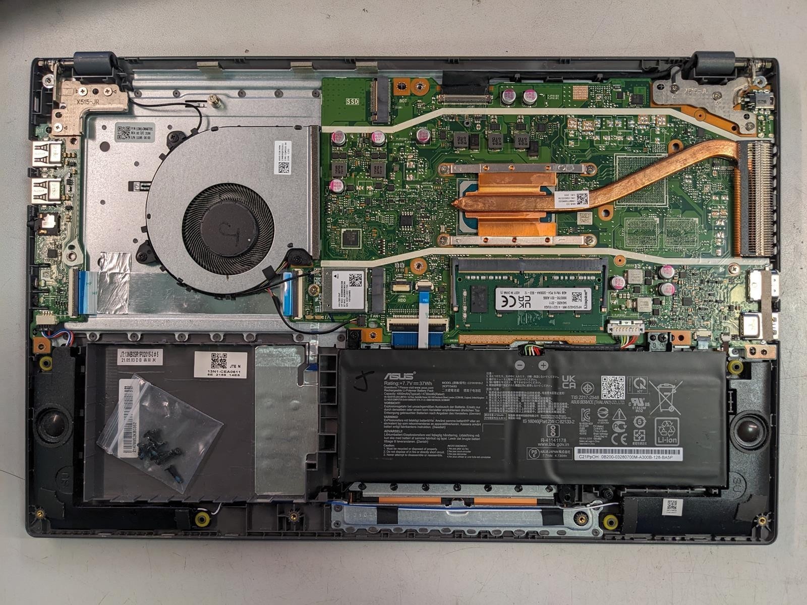 ASUS VIVOBOOK X515EAU i3-1115G4 @ 3.00GHz, 8GB RAM, NO HDD/OS