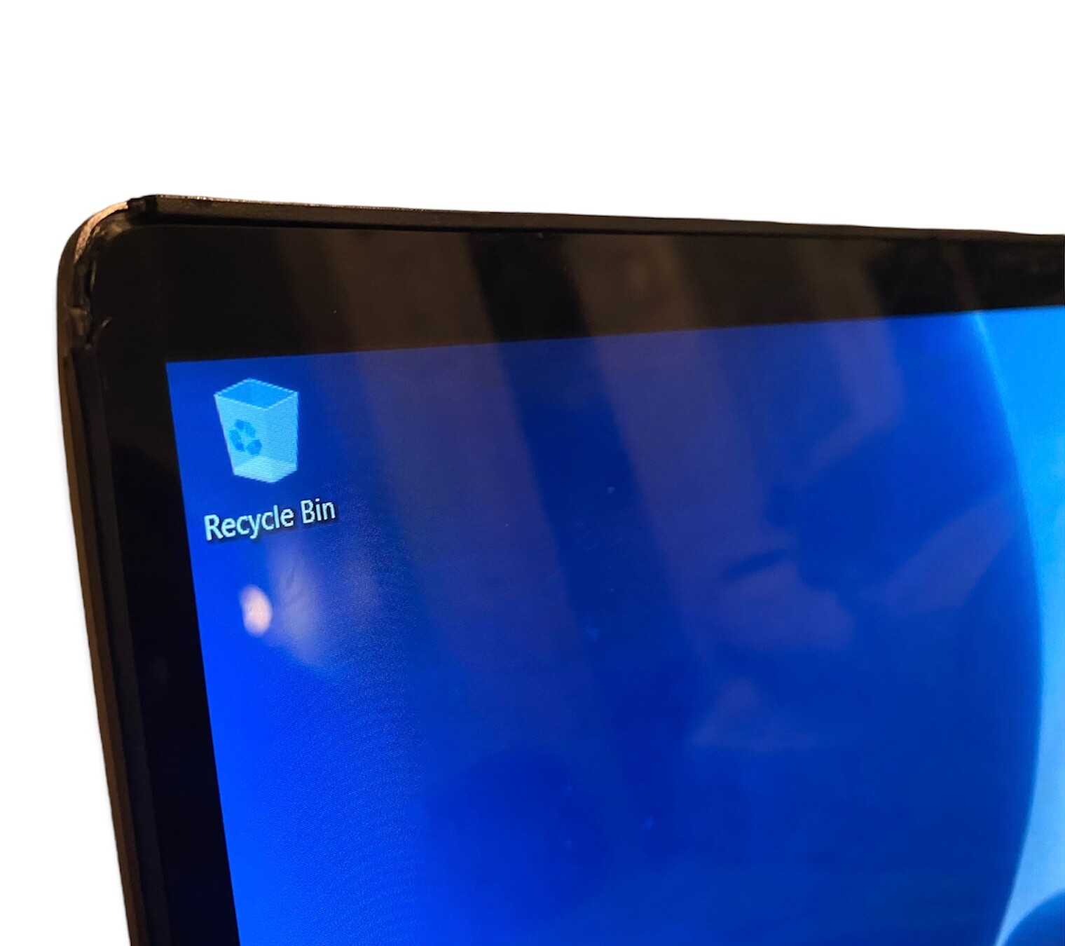 Dell Inspiron 7573 15.6 inch (256GB, Intel Core i7 8th Gen., 1.80GHZ, 2-in-1