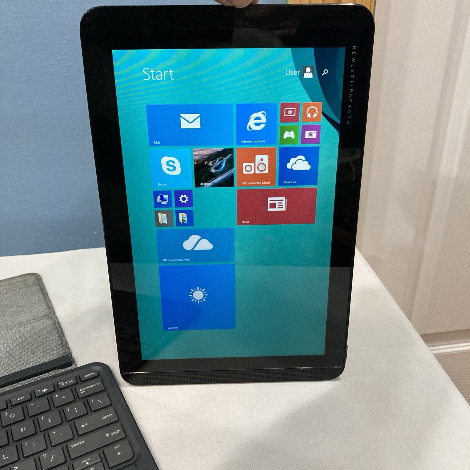 HP Pavilion X2 10.1” PC Tablet Laptop, Intel Atom, 32GB eMMC, 2GB RAM, Win 8.1