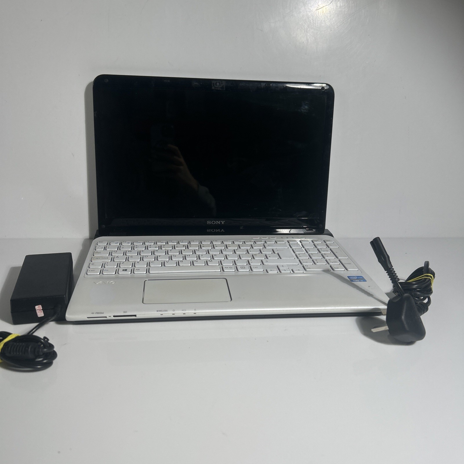 Sony Vaio SVE151J11M White Laptop. 15.6″ Screen. 4GB. No Hard Disk