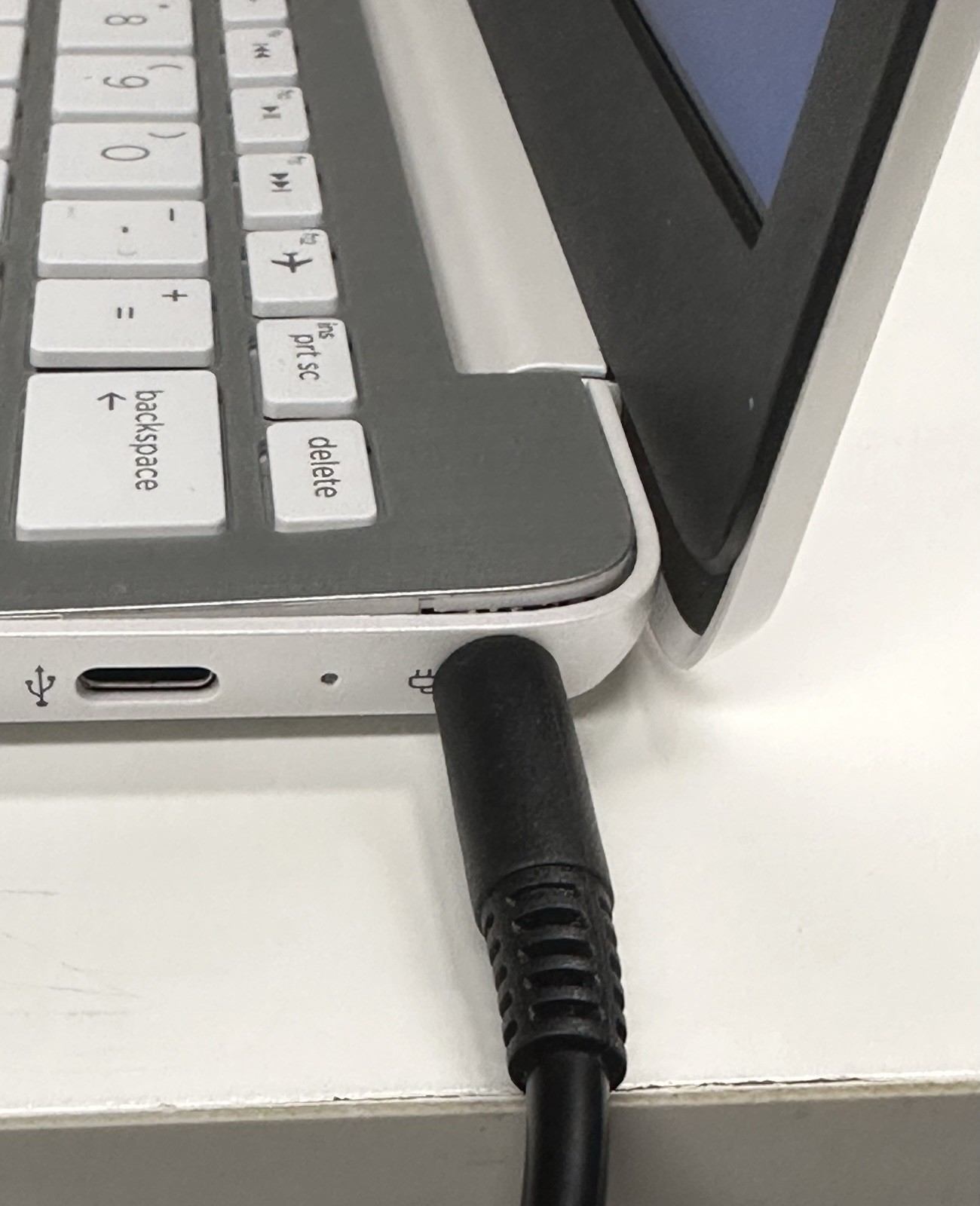 HP Stream 11-ak1012dx 11.6” White Laptop 4GB RAM 32GB eMMC Tested Charger Read