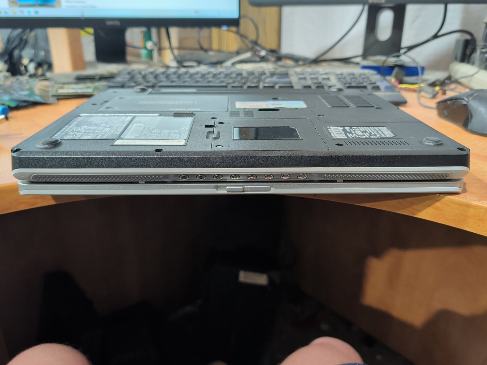 Dell Inspiron E1405 2 GB Ram, 80 GB HDD, 1.6 Ghz C2D Windows XP W/Charger