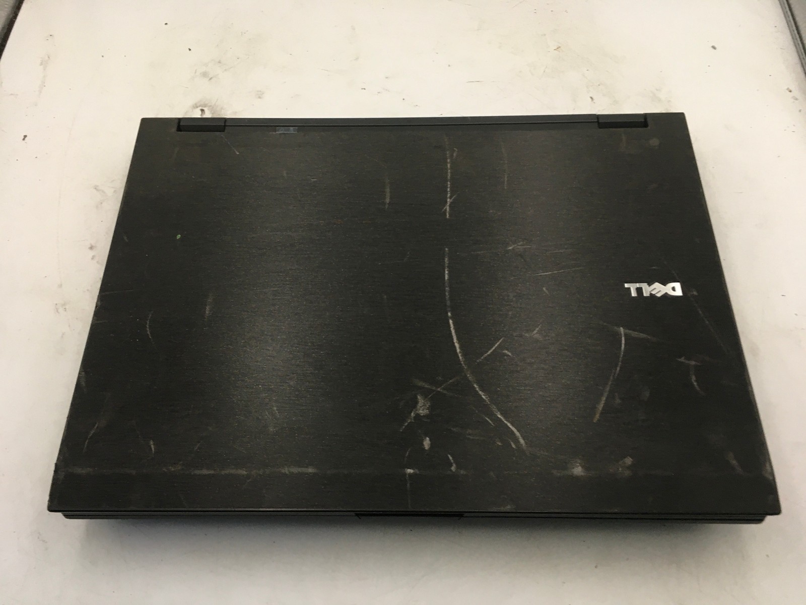 DELL LATITUDE E5400 – FOR PARTS/BAD LCD – INTEL CORE 2 DUO – NO RAM – READ – BB