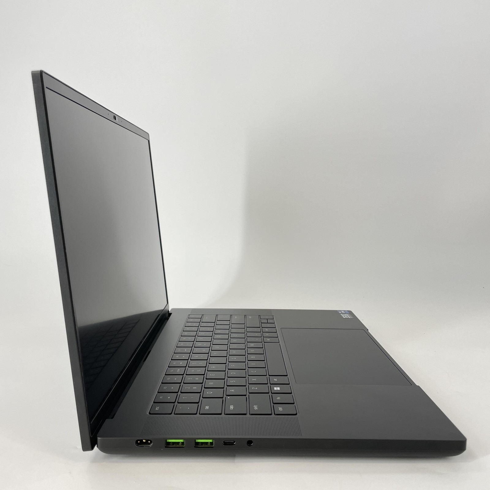 Razer Blade 16 120Hz UHD+ 2.2 GHz i9-13950HX 32GB 2TB SSD RTX 4090 FRAME GAP