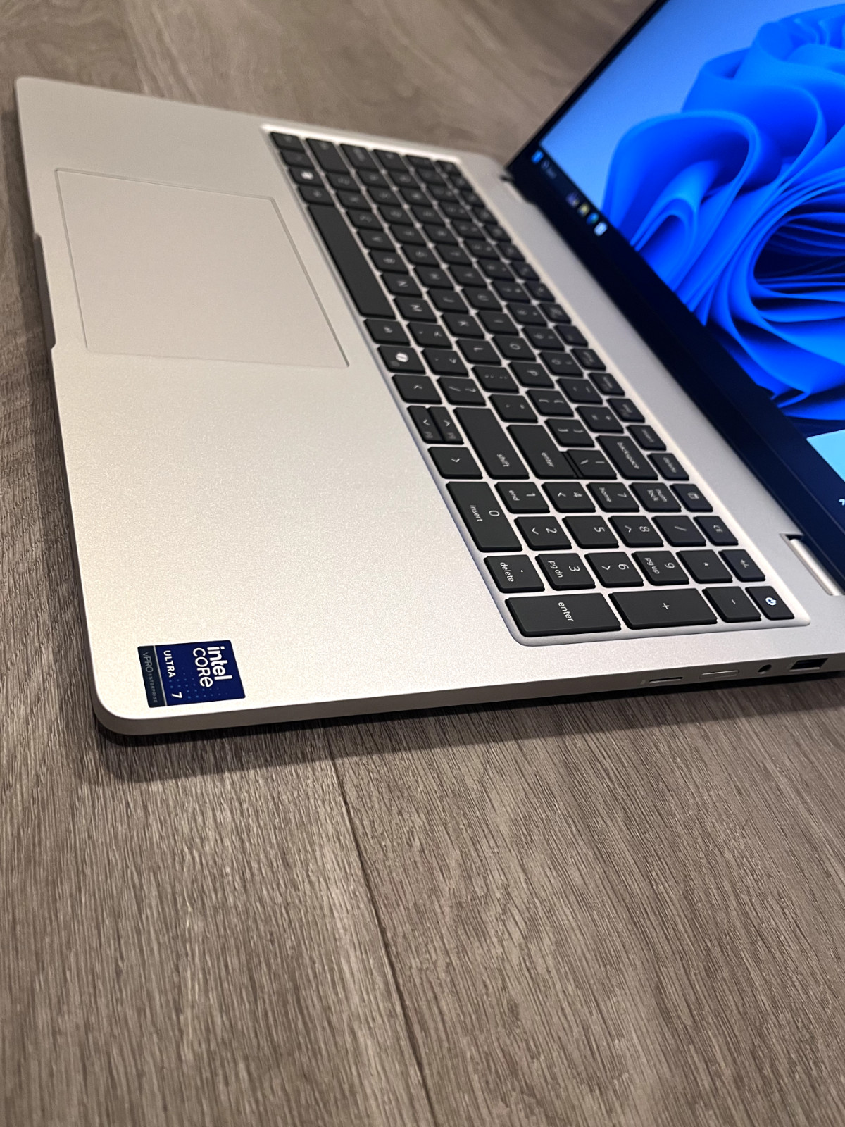 Dell Pro 16″ Plus PB16250 Ultra 7 266V 16GB RAM 512 SSD FHD+ WIN 11 PRO *DECENT*