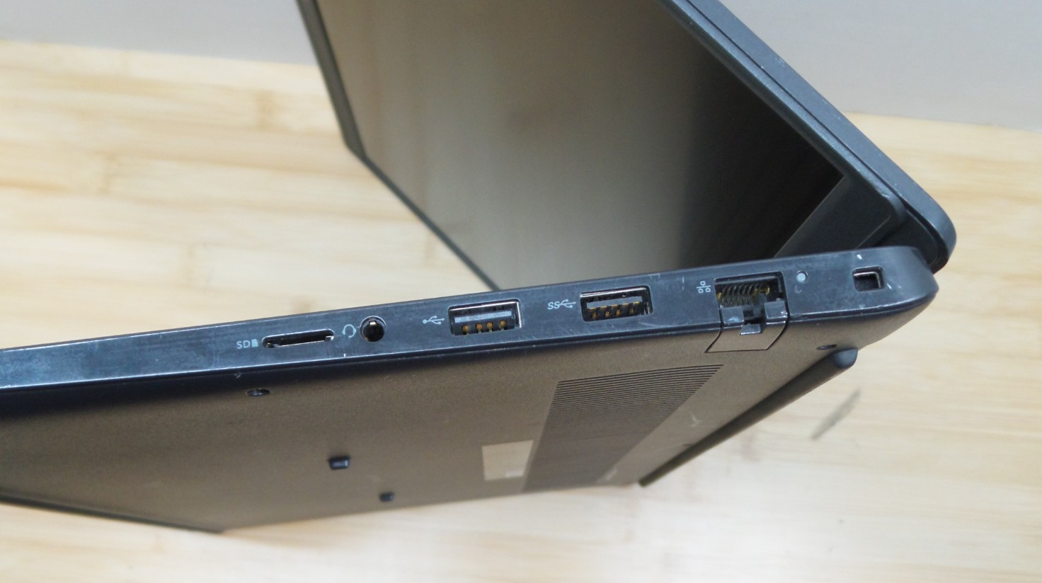 Functional DELL Latitude 3520 Touchscreen | i7-1165G7 | 8 GB RAM | 256 GB SSD