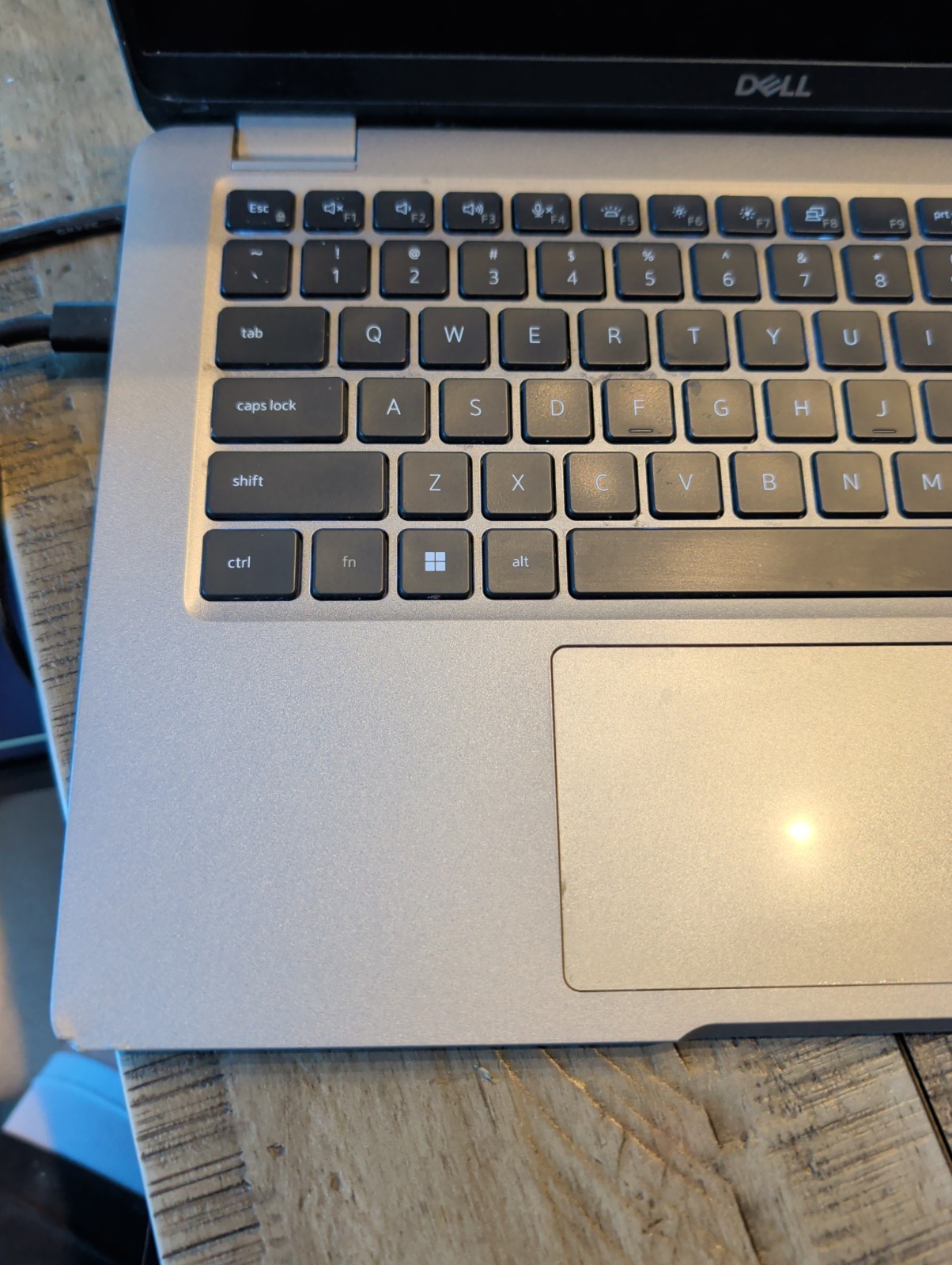 Dell Latitude 5340 13.3″ 13th Gen i5-1335U 8GB DDR5 No SSD. Cracked Screen