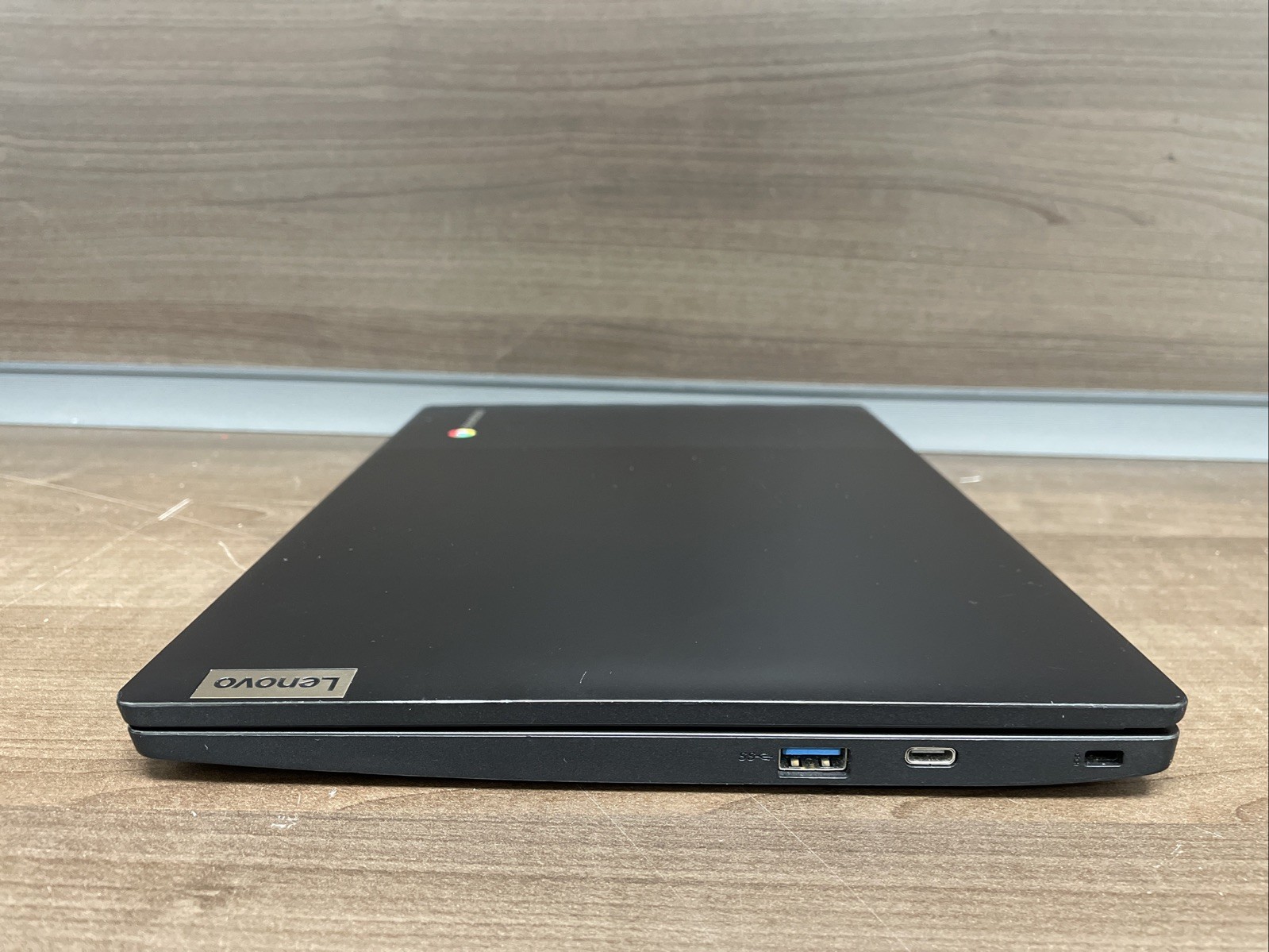 Lenovo Ideapad 3 11.6″ HD (AMD A6-9220C, 4GB RAM, 32GB eMMC) 82H40000US