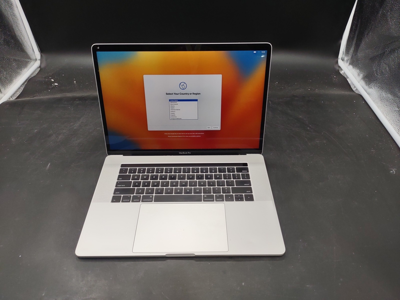 Macbook Pro 14,3 A1707 i7 7700HQ @ 2.80GHz 16GB RAM 250GB NVME macos Ventura