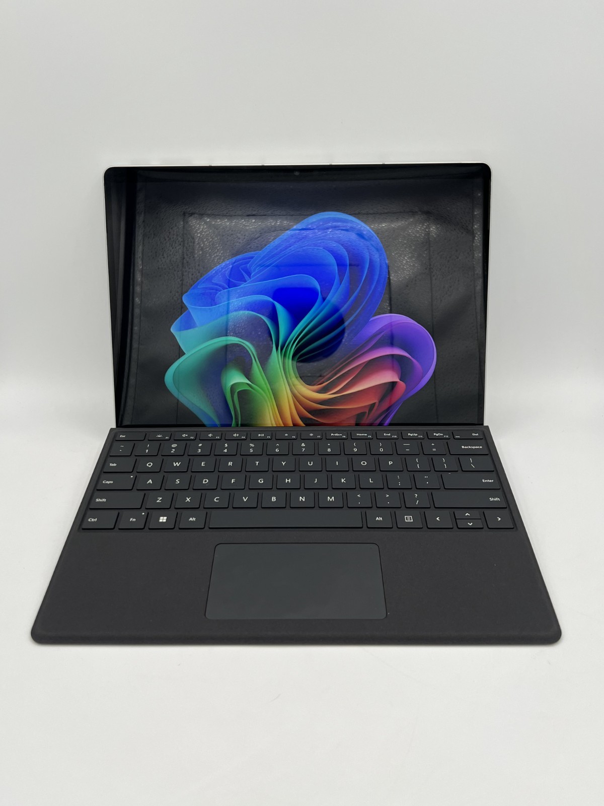 Microsoft Surface Pro 9 13″ ARM SQ3 8GB 256GB 5G Unlocked Windows 11 Pro