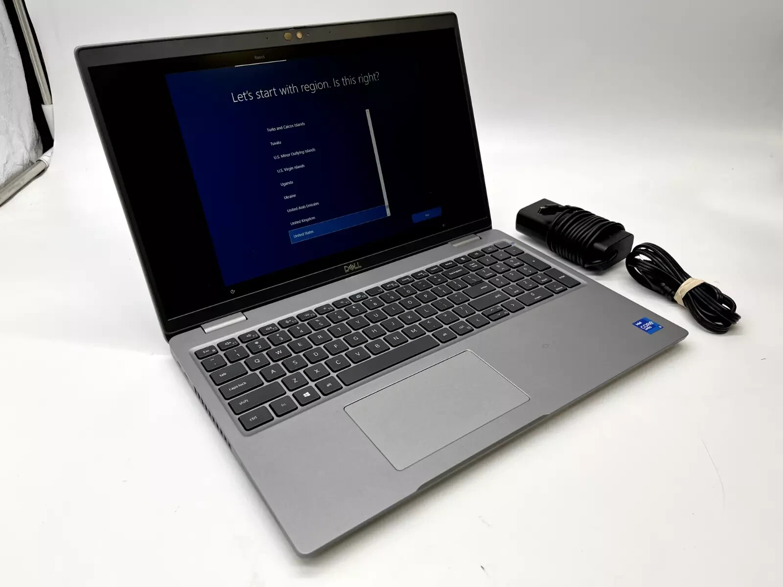 Dell Latitude 5520 15.6″ Intel Quad Core i7 3.0Ghz 32GB 2TB SSD Windows 11 Pro