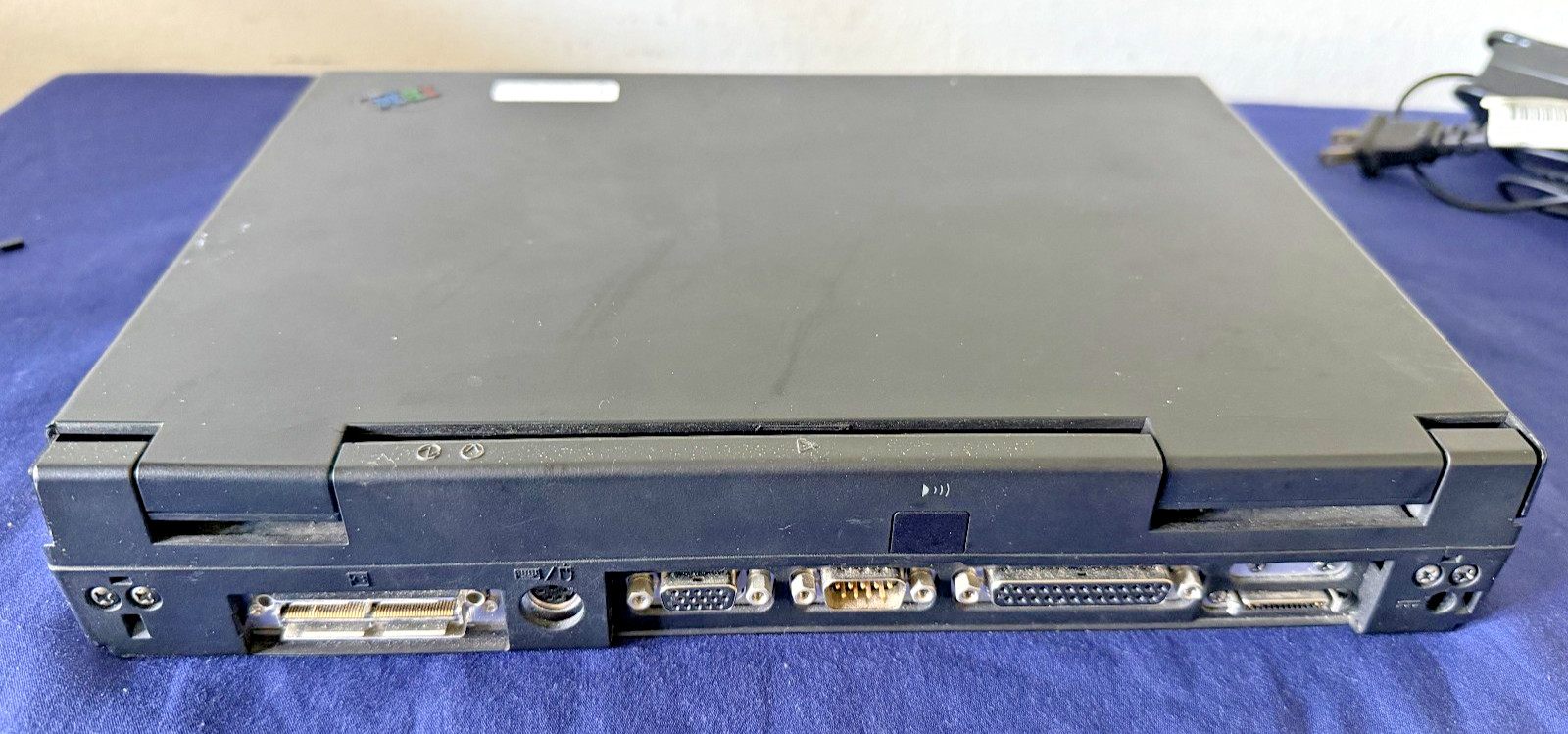 Vtg IBM Thinkpad Laptop Model 365XD w orig Charger & 3.5″ drive, needs HDD