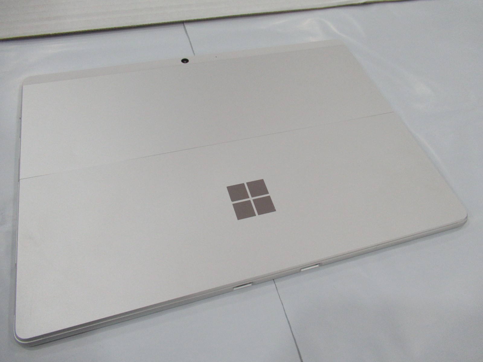 Microsoft Surface Pro X 13″ Touchscreen SQ1 @ 3.0ghz processor 8GB RAM 128gb