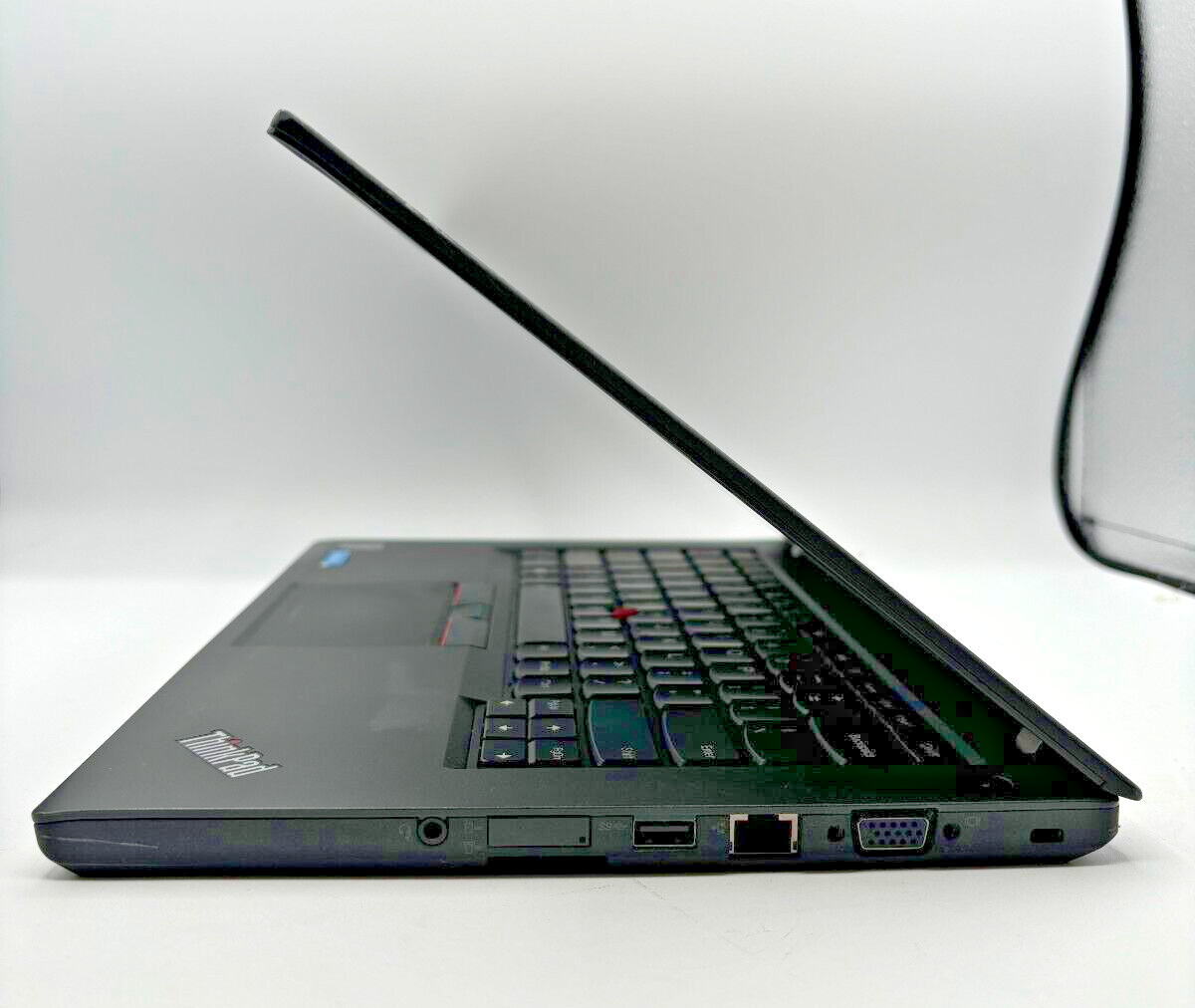 Lenovo ThinkPad T450 14″ Intel Core i5-5300U 2.3GHz 8GB 512 GB No OS No Battery