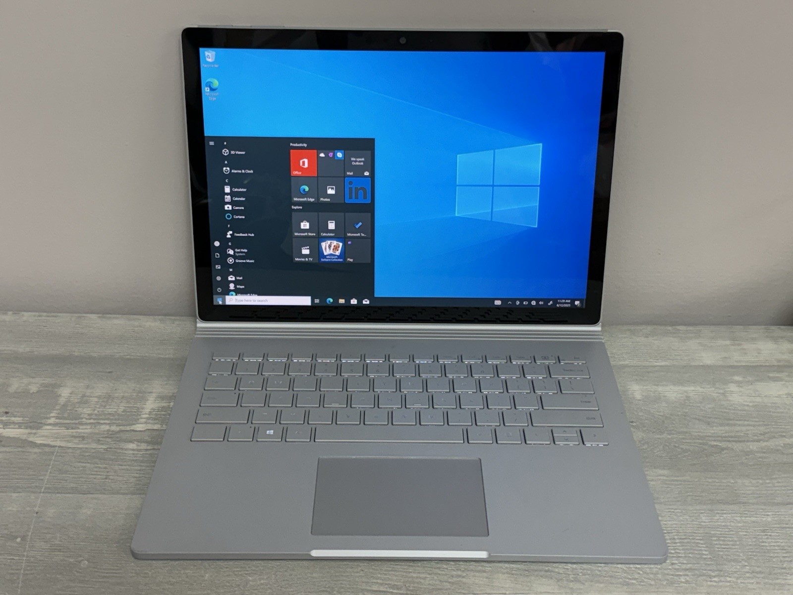 Surface Book 2 13.5″ 2017 Core i5 i7 256GB 512GB SSD – 8GB 16GB Ram – Silver