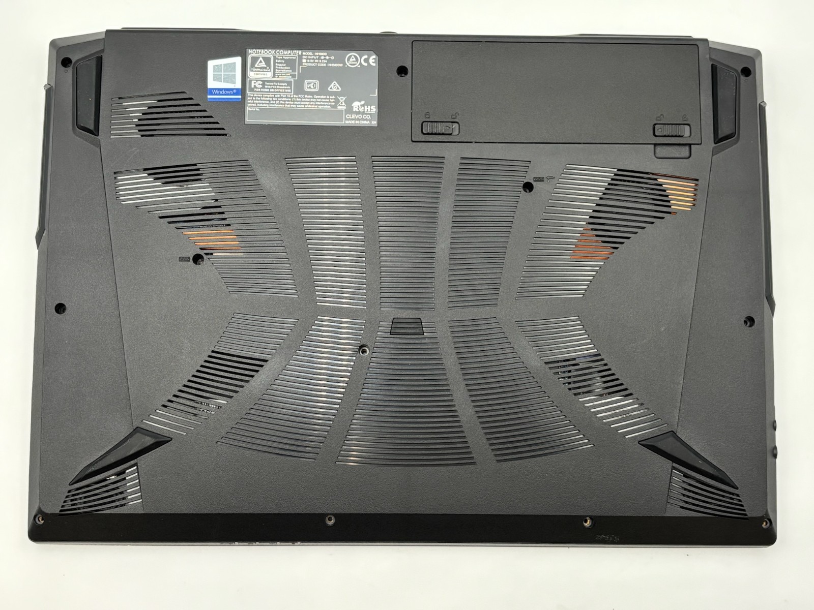 Sager Gaming Laptop NH58DD 15.6″ 512 GB SSD 48 GB RAM i7-10875H RTX 2060