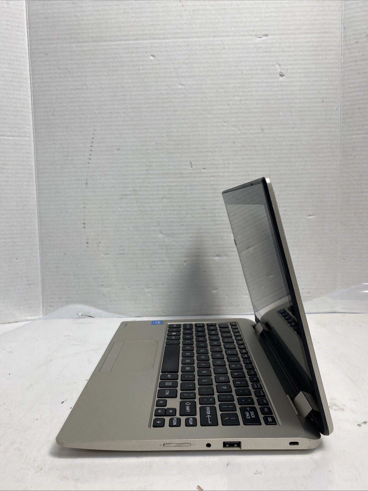 Toshiba Satellite Radius 11 L15W-B1302 HD Touchscreen 11.6″ Laptop Read Desc