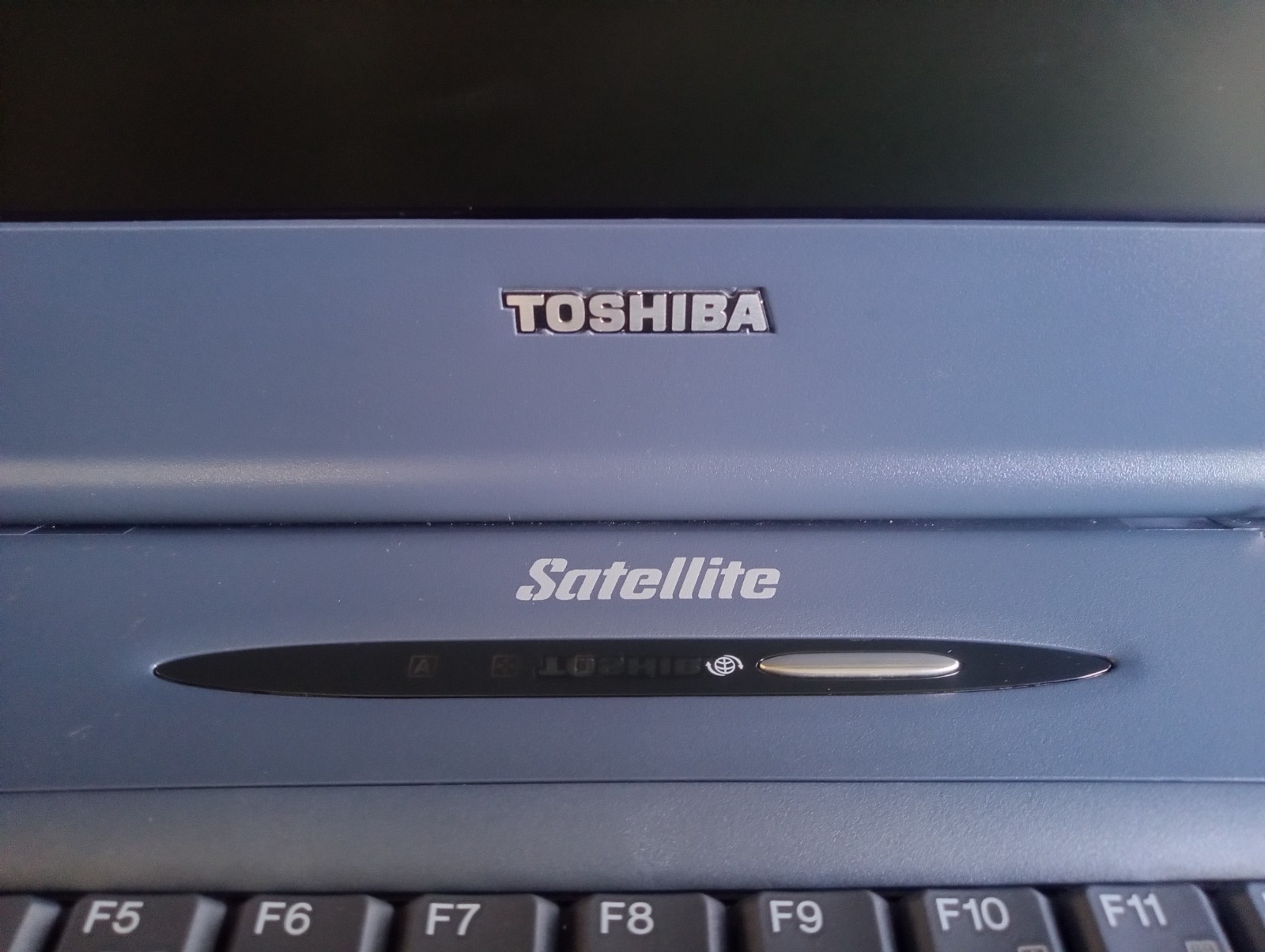Vintage 1998 Toshiba Satellite P5275U-4K9J0 Laptop TESTED BOOTS WIN 98