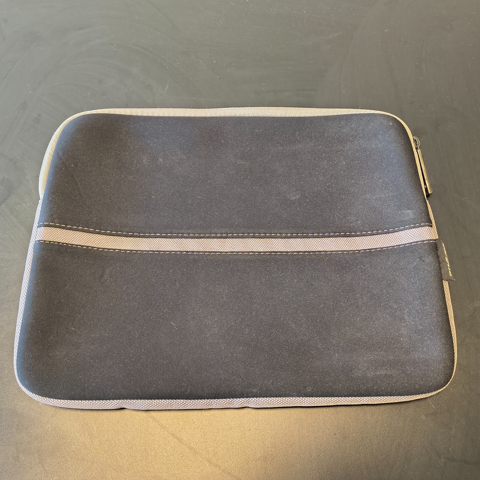 Fujitsu Lifebook T901 Laptop/Tablet i5, 8 GB RAM, 1 TB HDD, Win10 installed+case