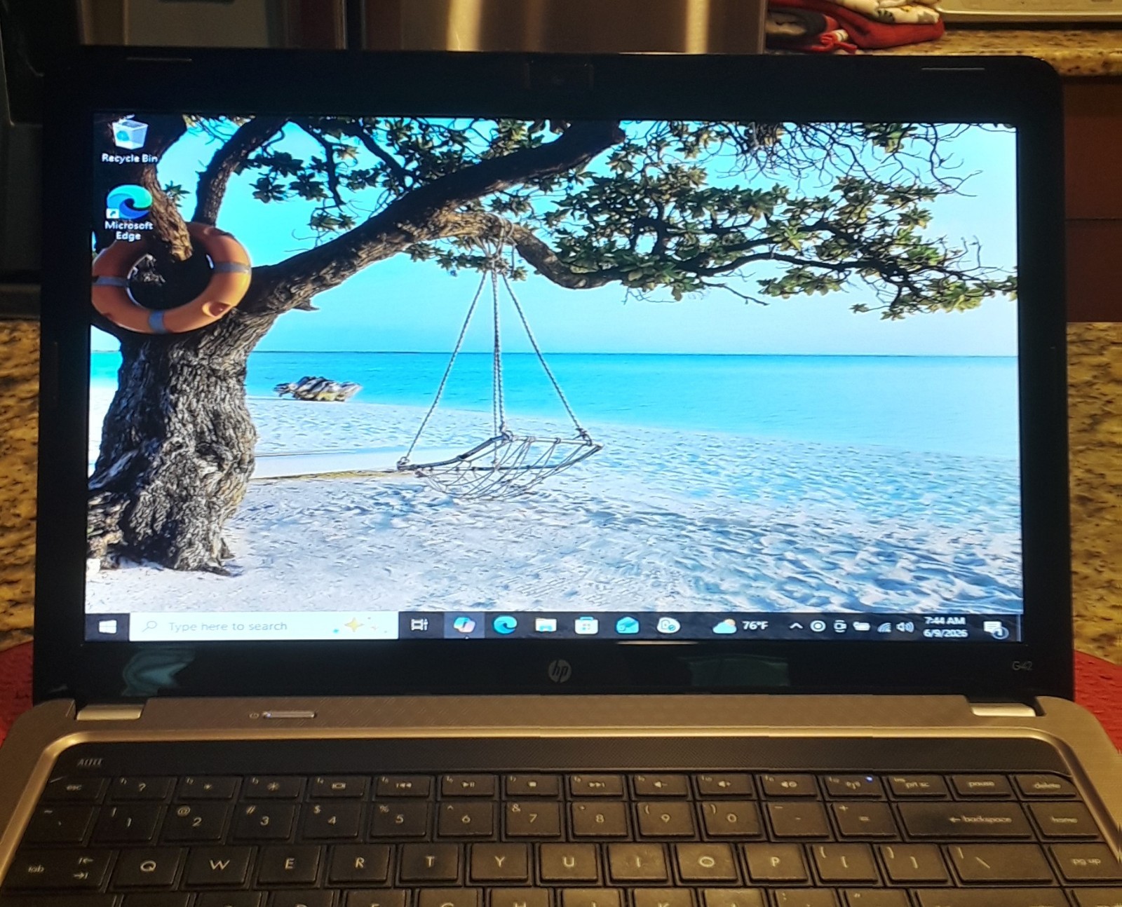 HP Laptop G42- AMD Athlon dual core 2.2GHz DVD 8GB Ram 500gb HDD Windows 10 PRO