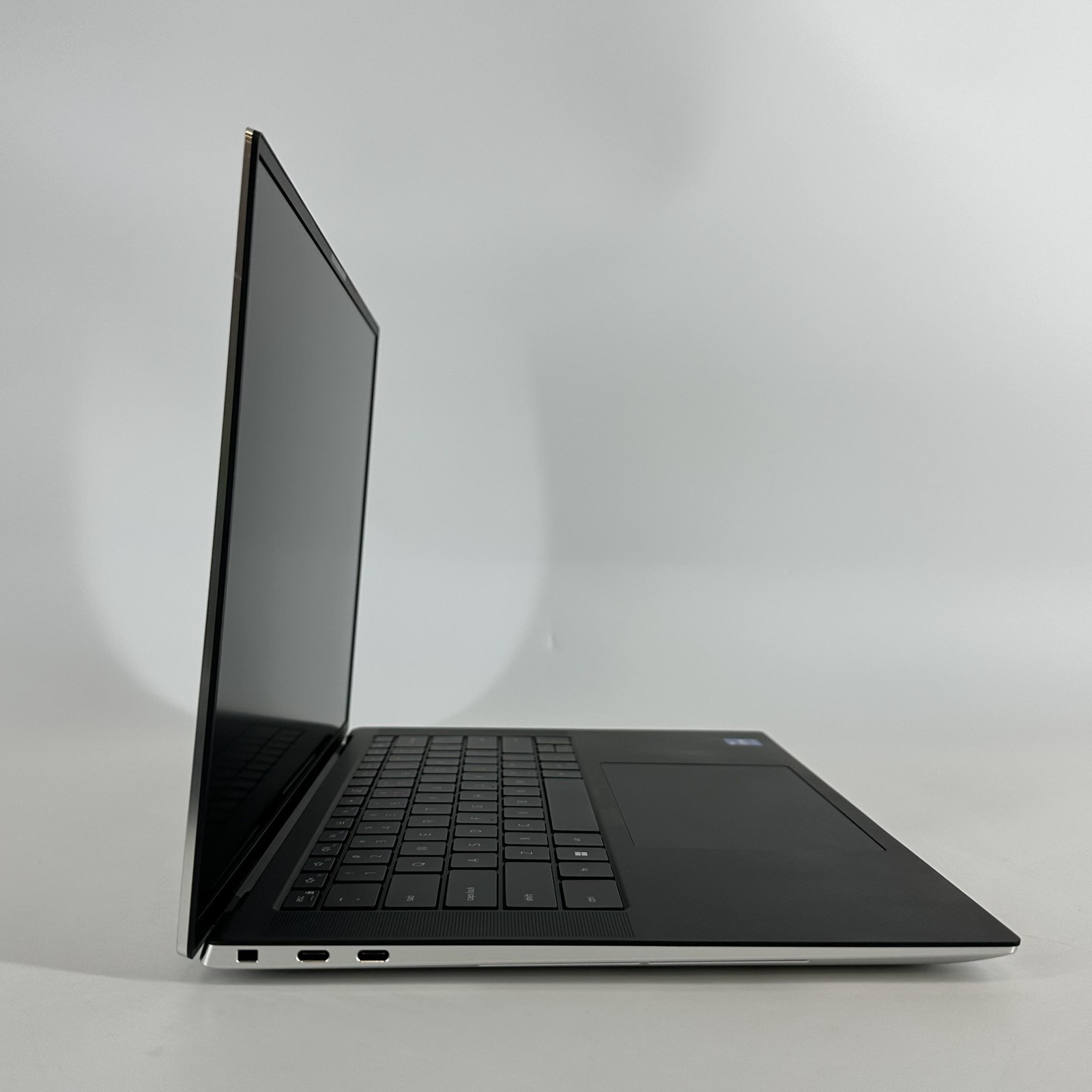 Dell XPS 15 9520 FHD+ 2.3 GHz i7-12700H 16GB RAM 512GB SSD RTX 3050 Excellent