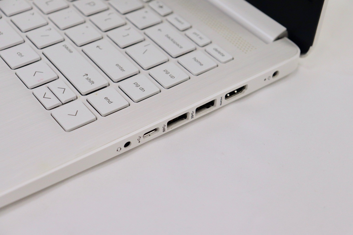 HP 14 Laptop 8GB 64GB SSD Celeron N4120 14″ Win11 Pro White dq0052dx