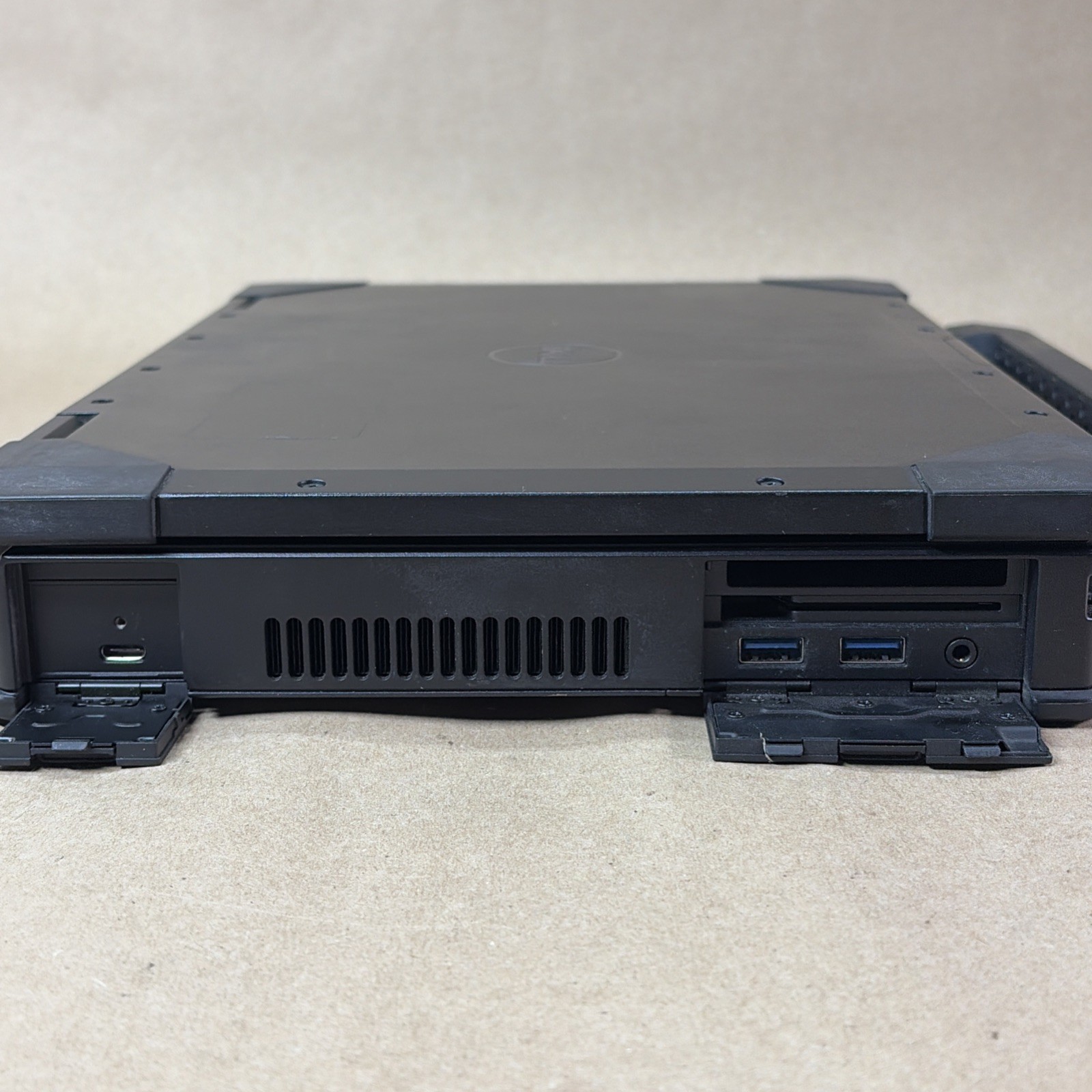 BROKEN KEY Dell Latitude 5424 Rugged 14″ i5-8350U 16GB RAM Touch NO SSD NO OS