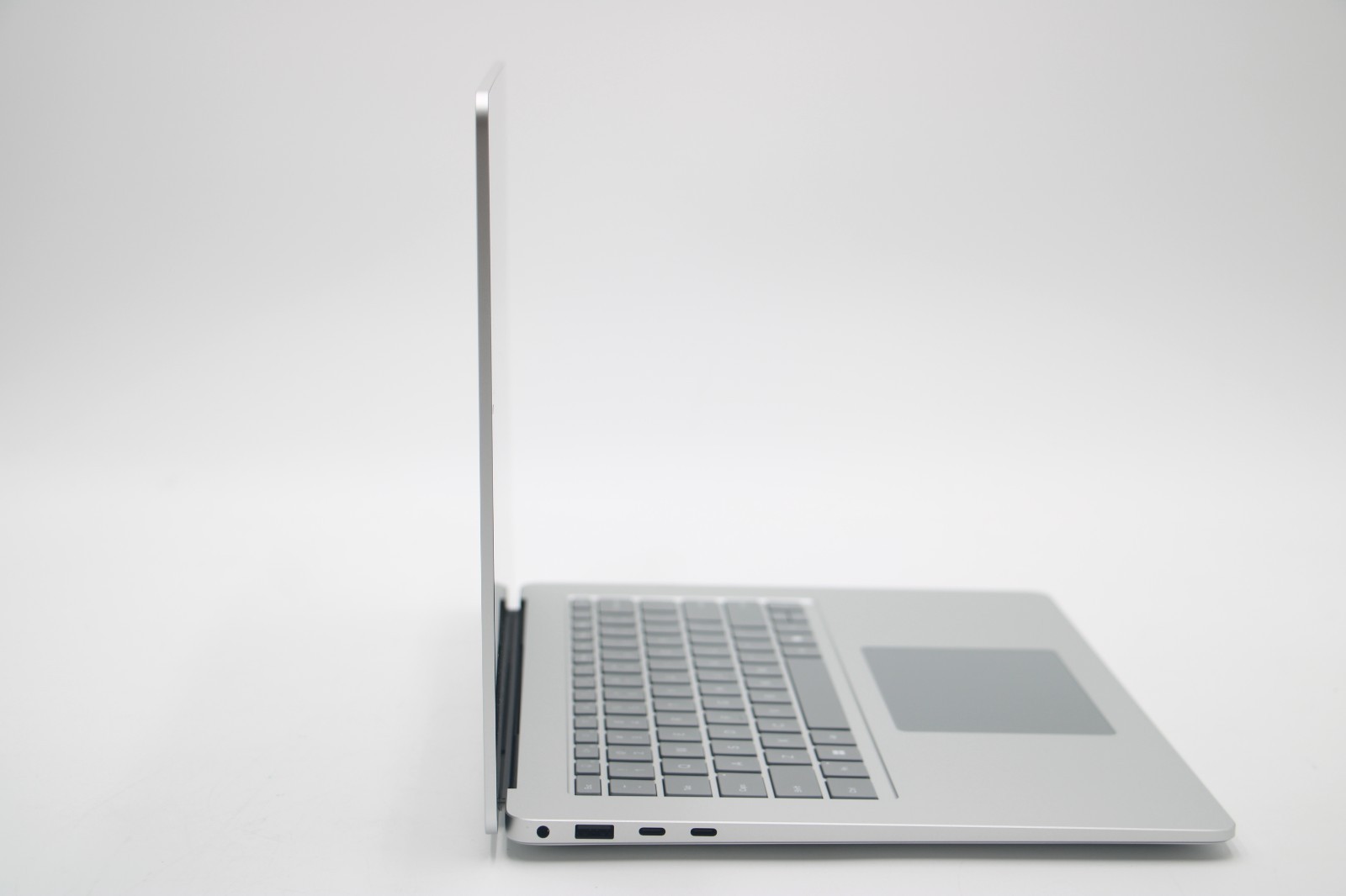 NEW – Microsoft Surface Laptop 7 13.5″ *Snapdragon X Plus/ 16GB RAM/ 256GB SSD*