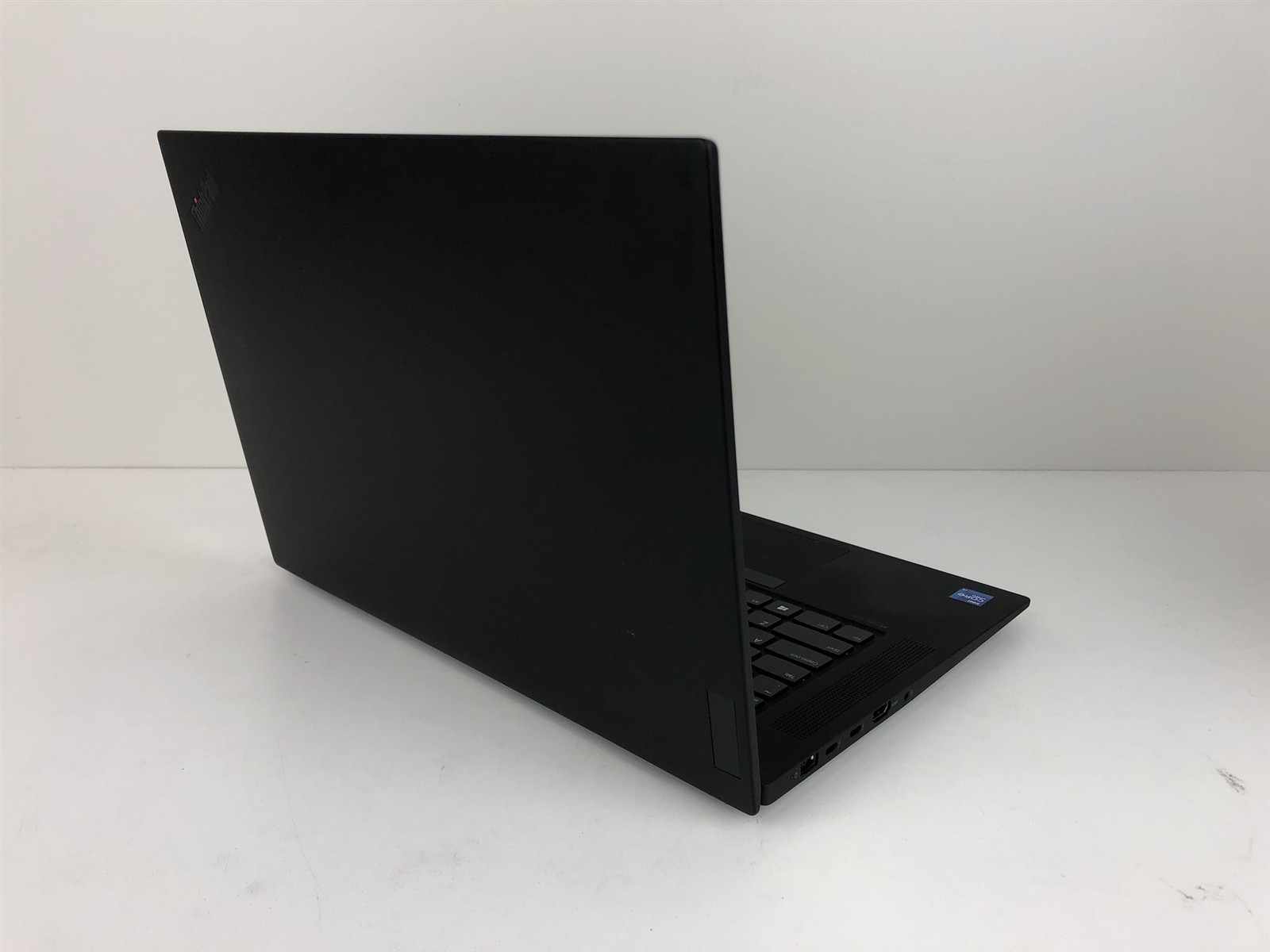 Lenovo ThinkPad P1 Gen 4: i7-11850H 2.5GHz – 32GB – 1TB – NVIDIA Quadro T1200