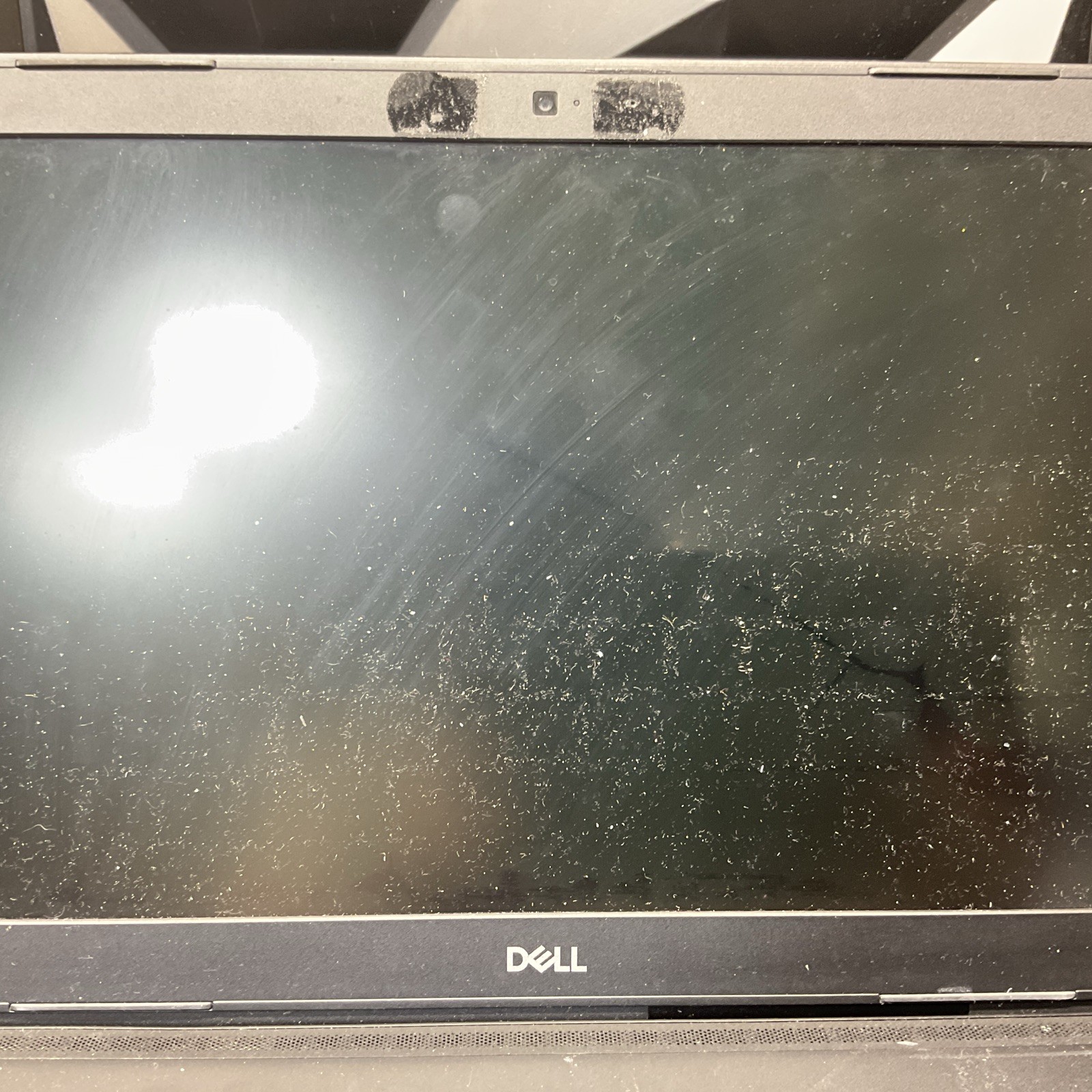 Dell Latitude 3580 / No POST / Broken Screen / No RAM / No SSD / C5