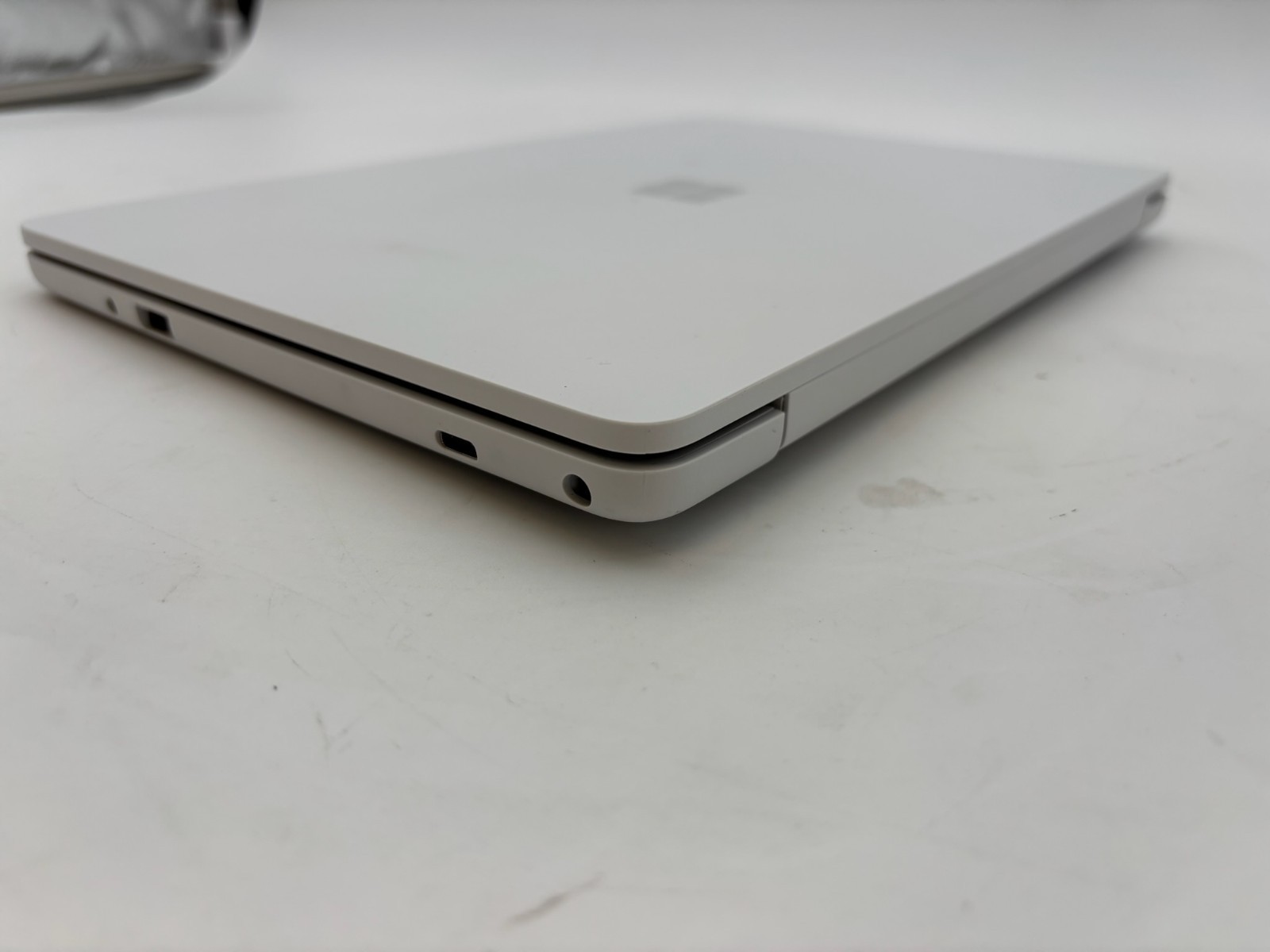 Microsoft Surface Laptop SE 11.6″ 128 GB SSD 8 GB RAM Celeron N4120 Win 11 Home